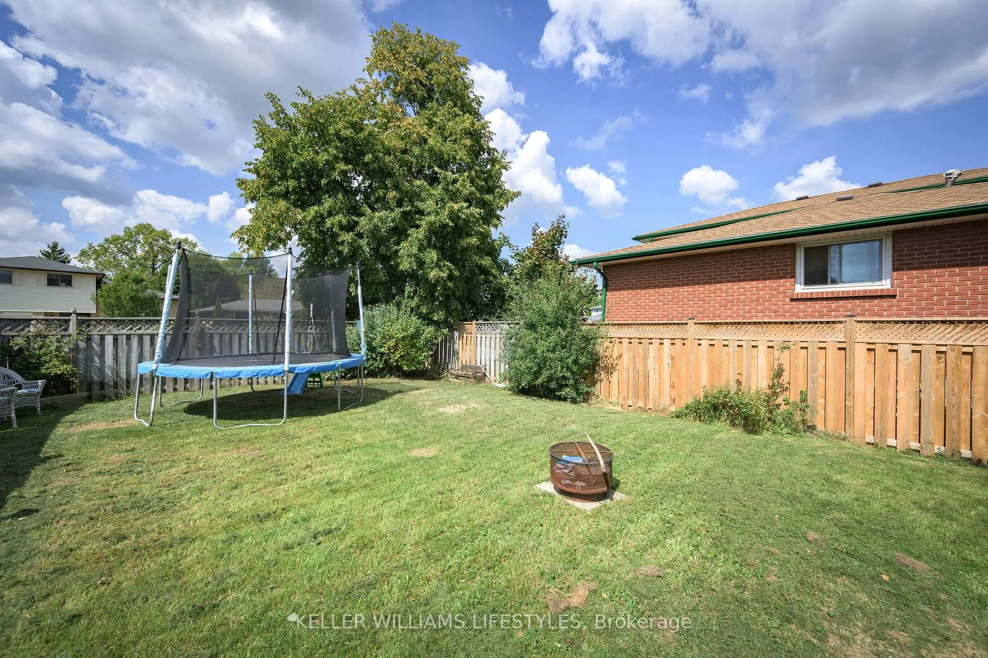 Photo 7 of 12 Stirling Crescent, St. Thomas — HOMEH