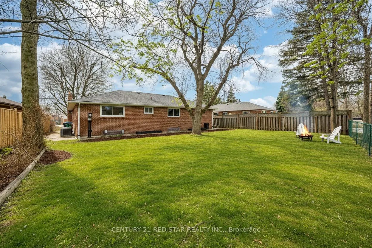 Photo 3 of 25 Devonshire Drive, Brampton, Southgate — HOMEH