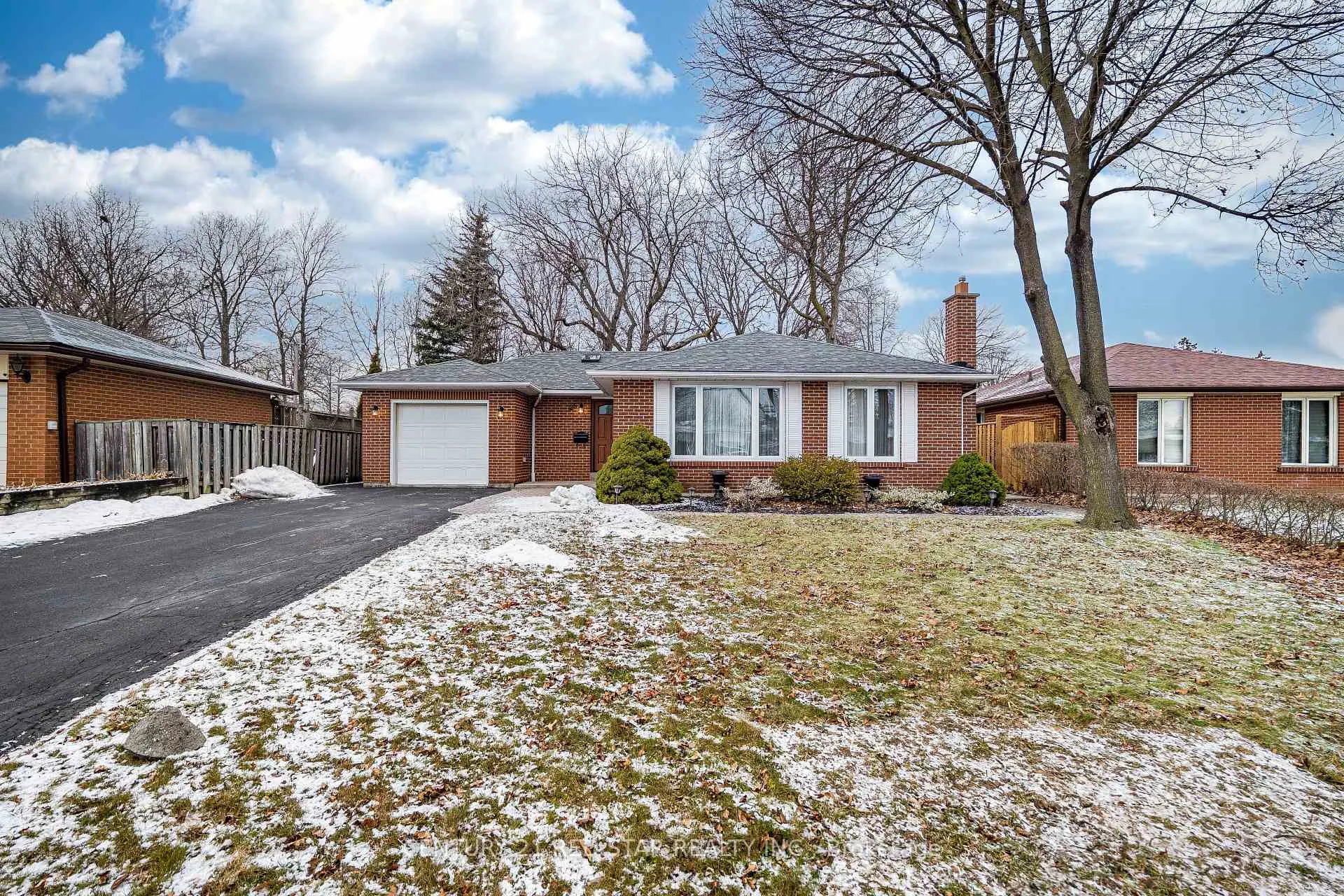 Photo 4 of 25 Devonshire Drive, Brampton, Southgate — HOMEH