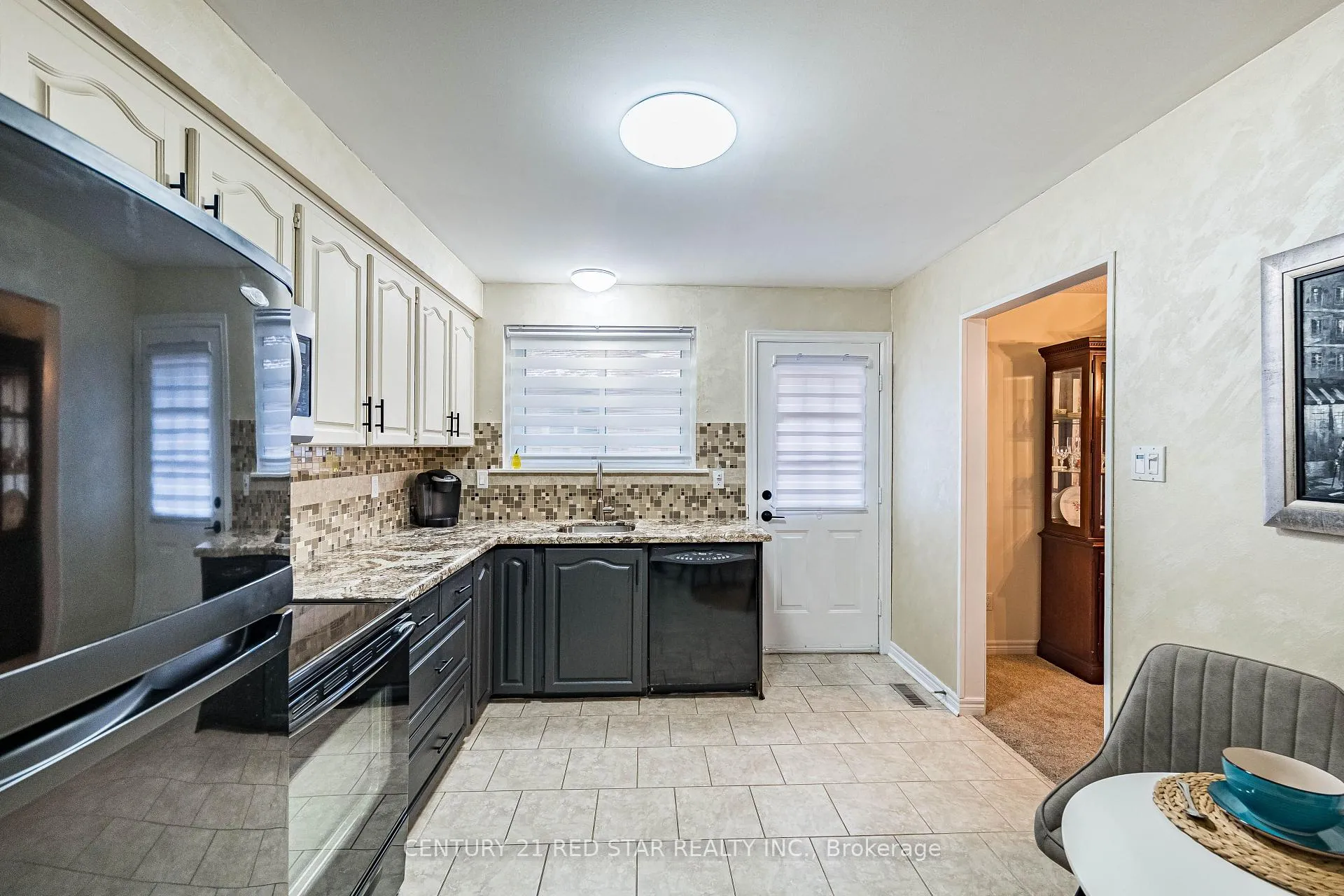 Photo 13 of 25 Devonshire Drive, Brampton, Southgate — HOMEH