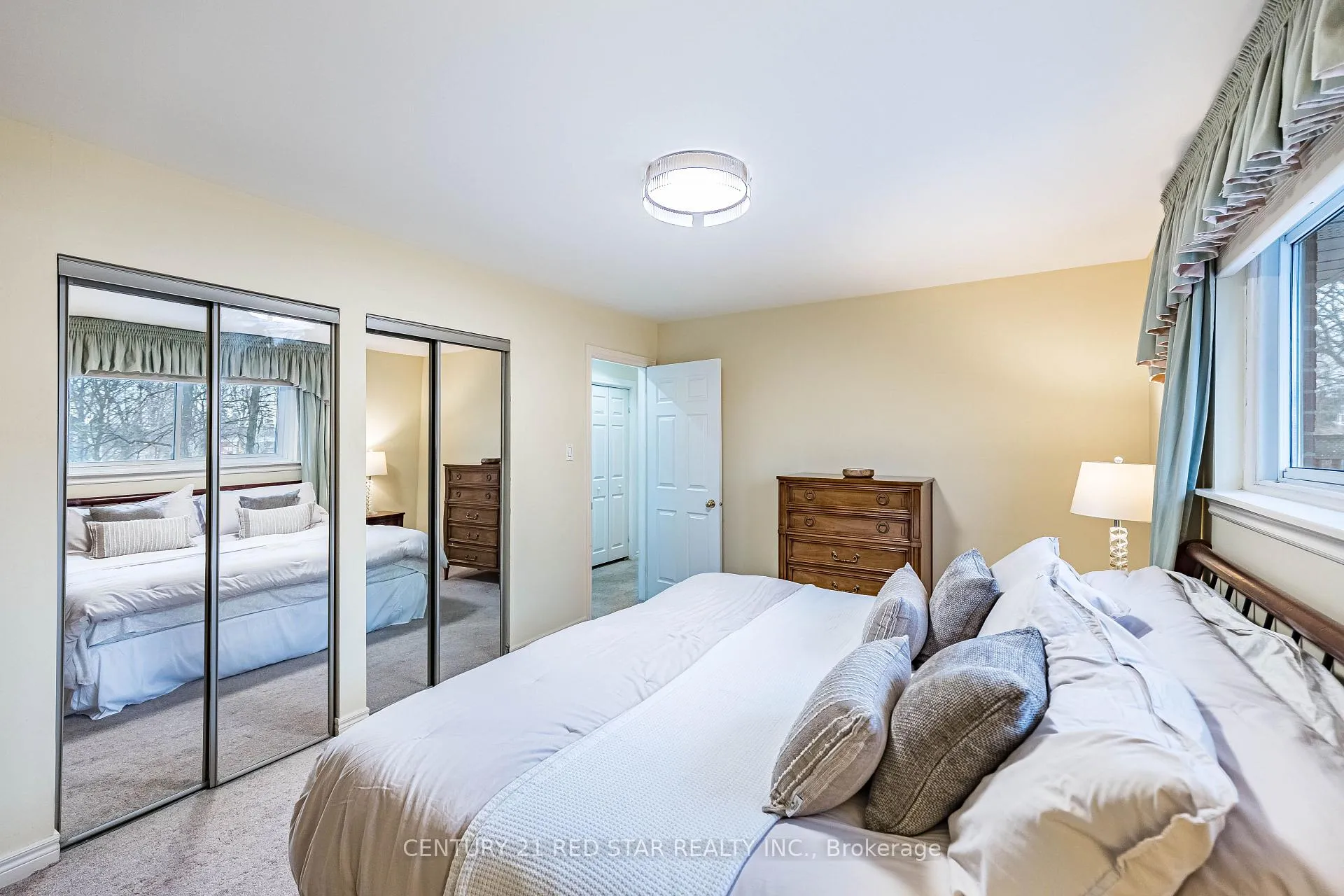 Photo 21 of 25 Devonshire Drive, Brampton, Southgate — HOMEH