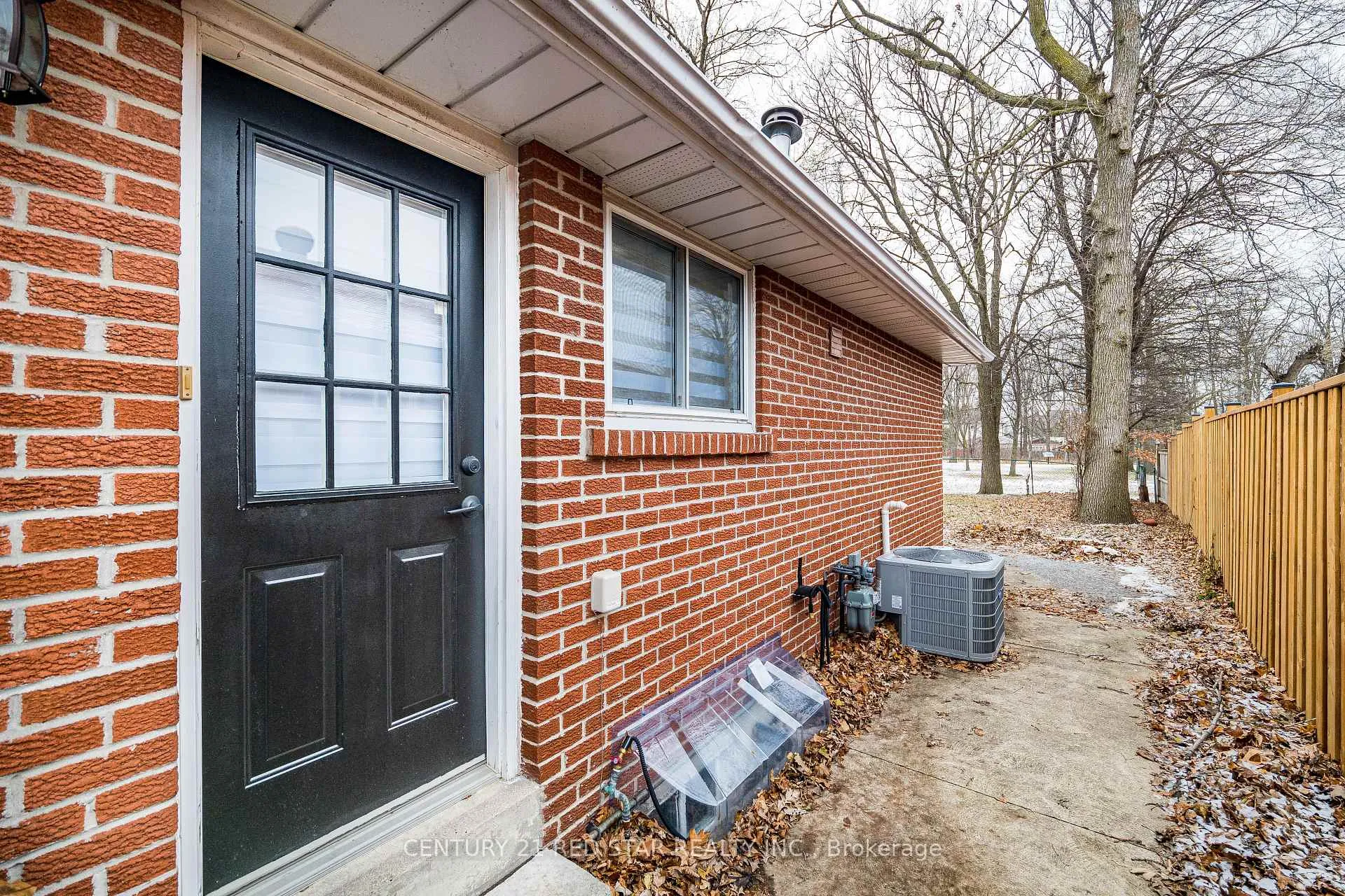 Photo 36 of 25 Devonshire Drive, Brampton, Southgate — HOMEH
