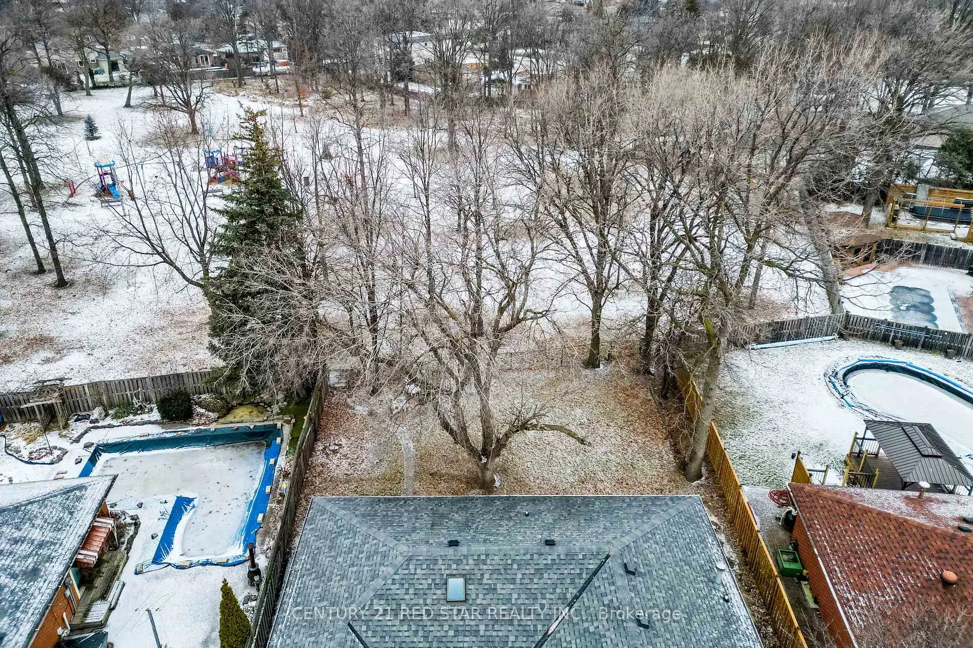 Photo 37 of 25 Devonshire Drive, Brampton, Southgate — HOMEH