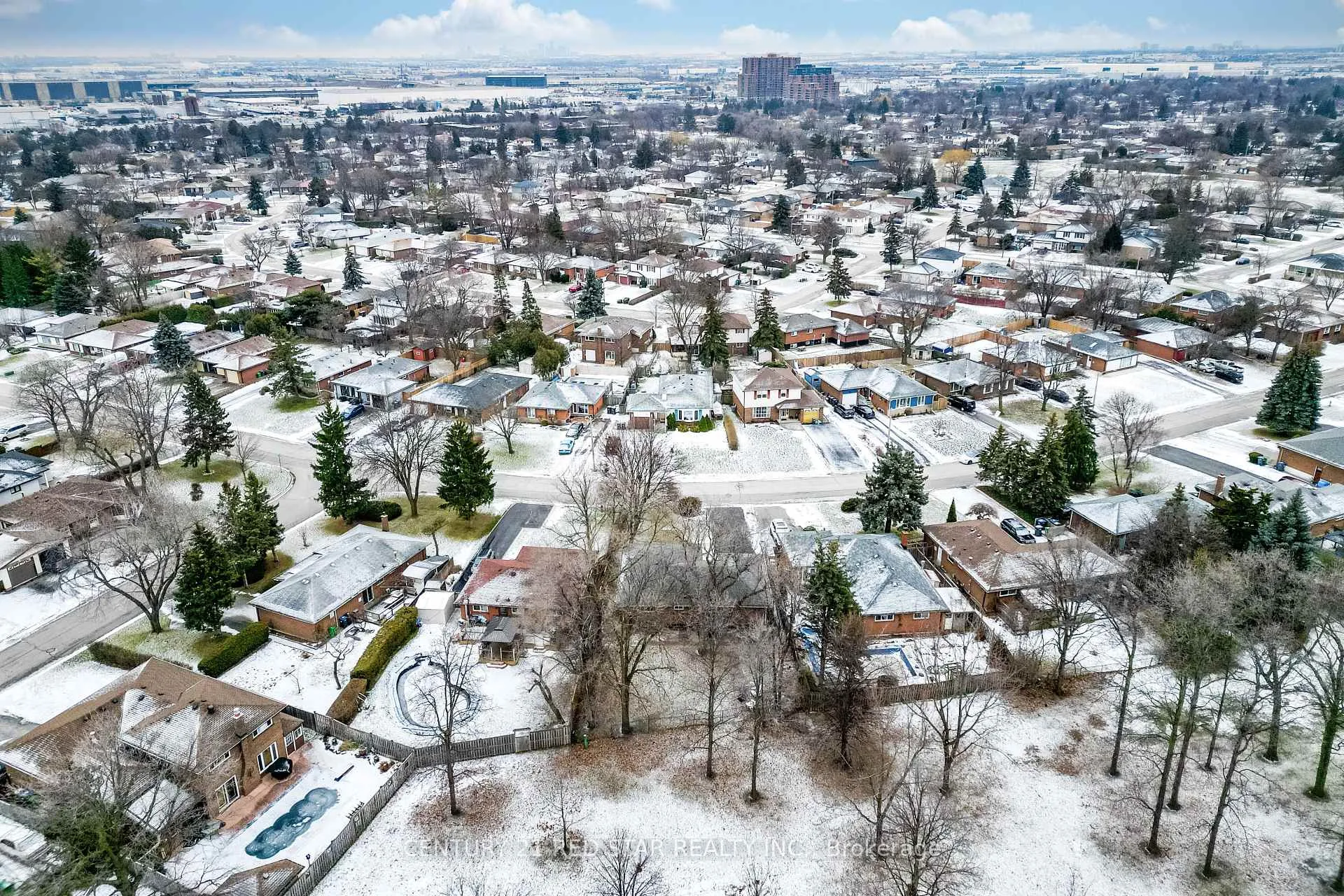 Photo 38 of 25 Devonshire Drive, Brampton, Southgate — HOMEH