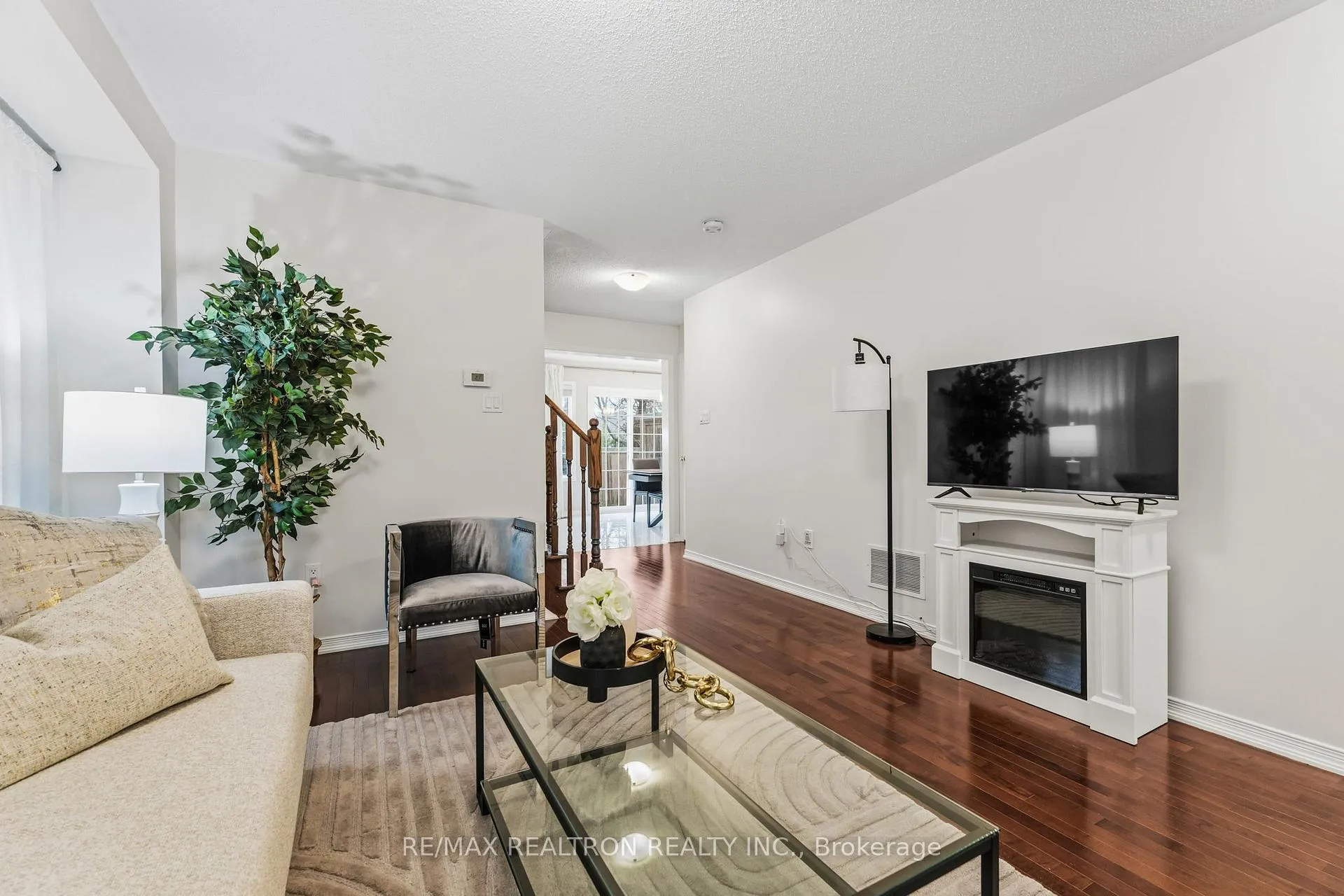 Photo 5 of 41 Wallwark Street, Aurora, Bayview Northeast — HOMEH