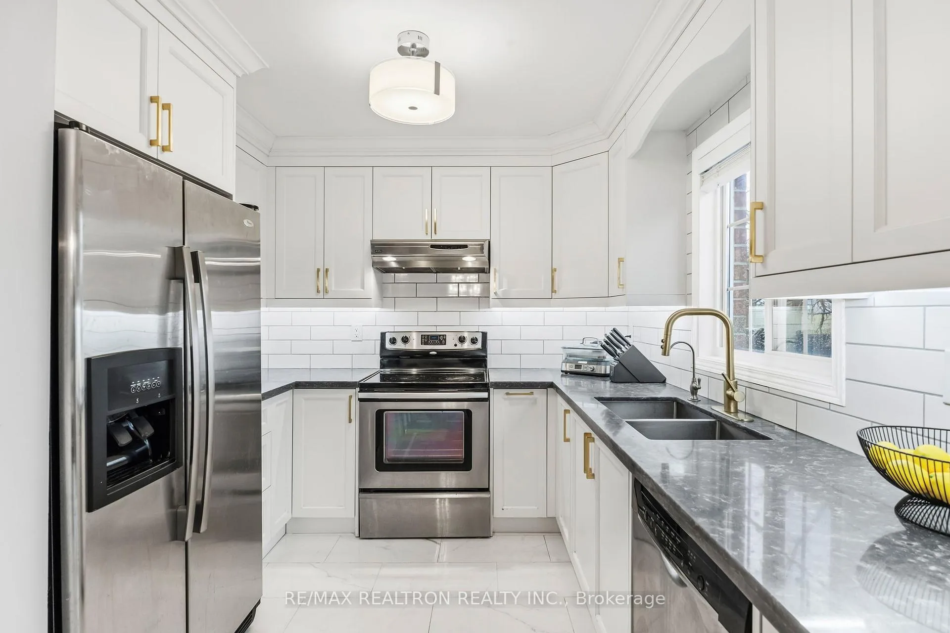 Photo 7 of 41 Wallwark Street, Aurora, Bayview Northeast — HOMEH