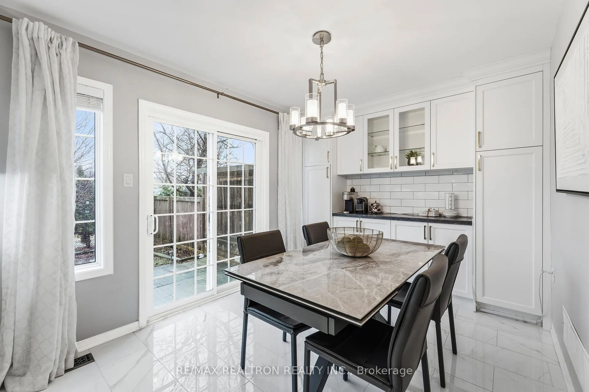 Photo 8 of 41 Wallwark Street, Aurora, Bayview Northeast — HOMEH