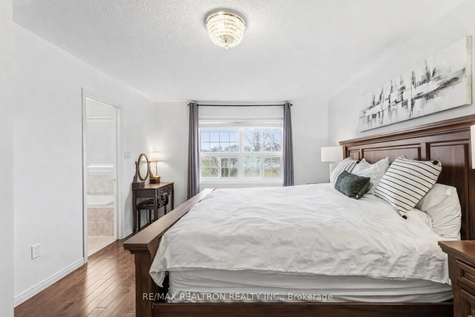 Photo 9 of 41 Wallwark Street, Aurora, Bayview Northeast — HOMEH
