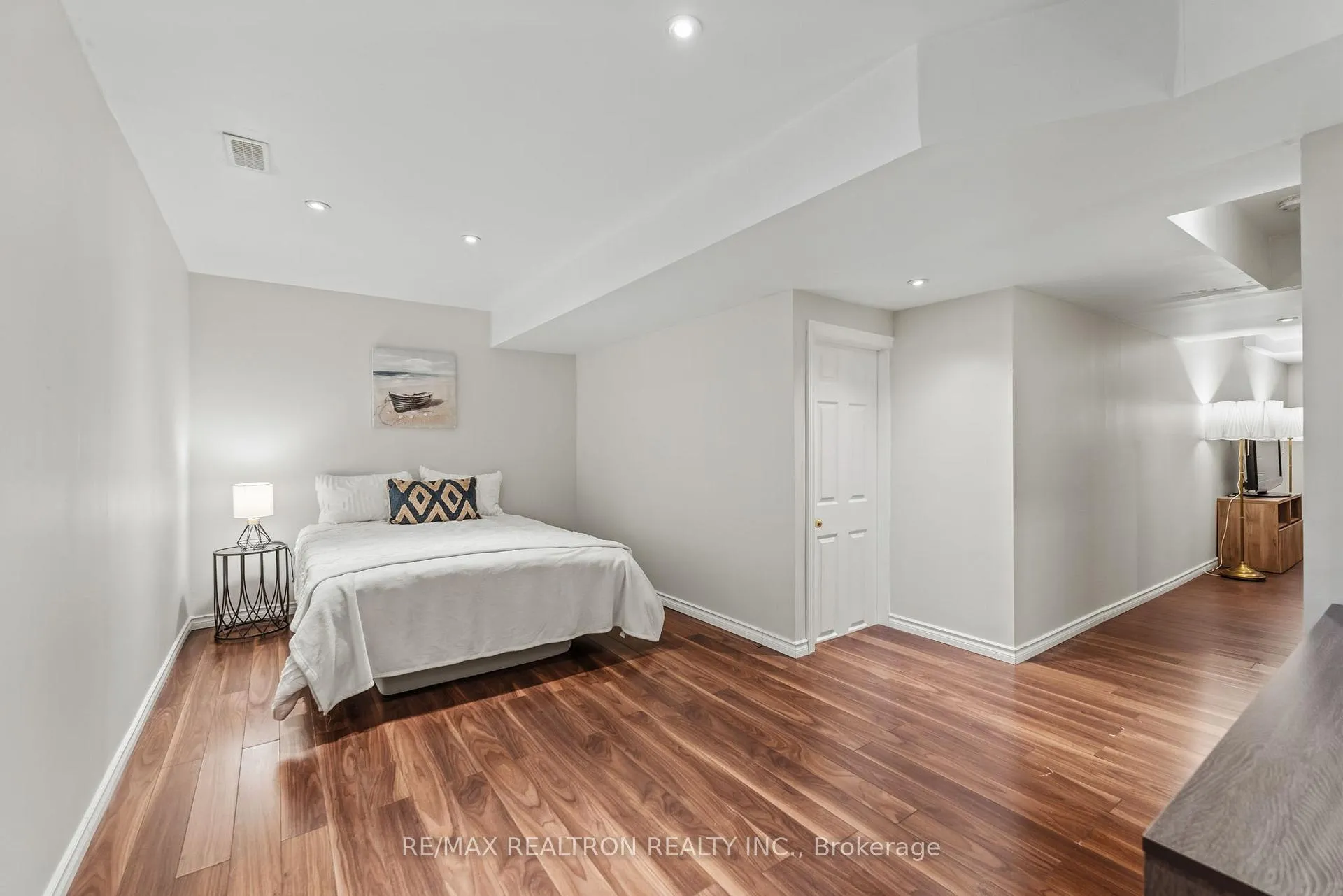 Photo 16 of 41 Wallwark Street, Aurora, Bayview Northeast — HOMEH