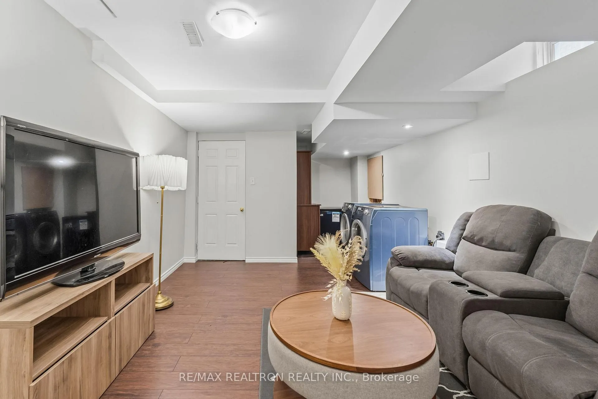Photo 17 of 41 Wallwark Street, Aurora, Bayview Northeast — HOMEH