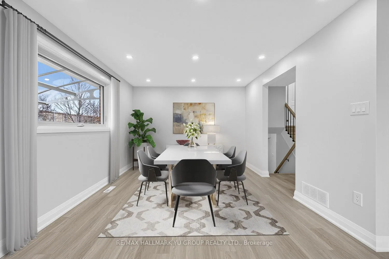 Photo 8 of 12 Pleasant View Drive, North York, Pleasant View — HOMEH