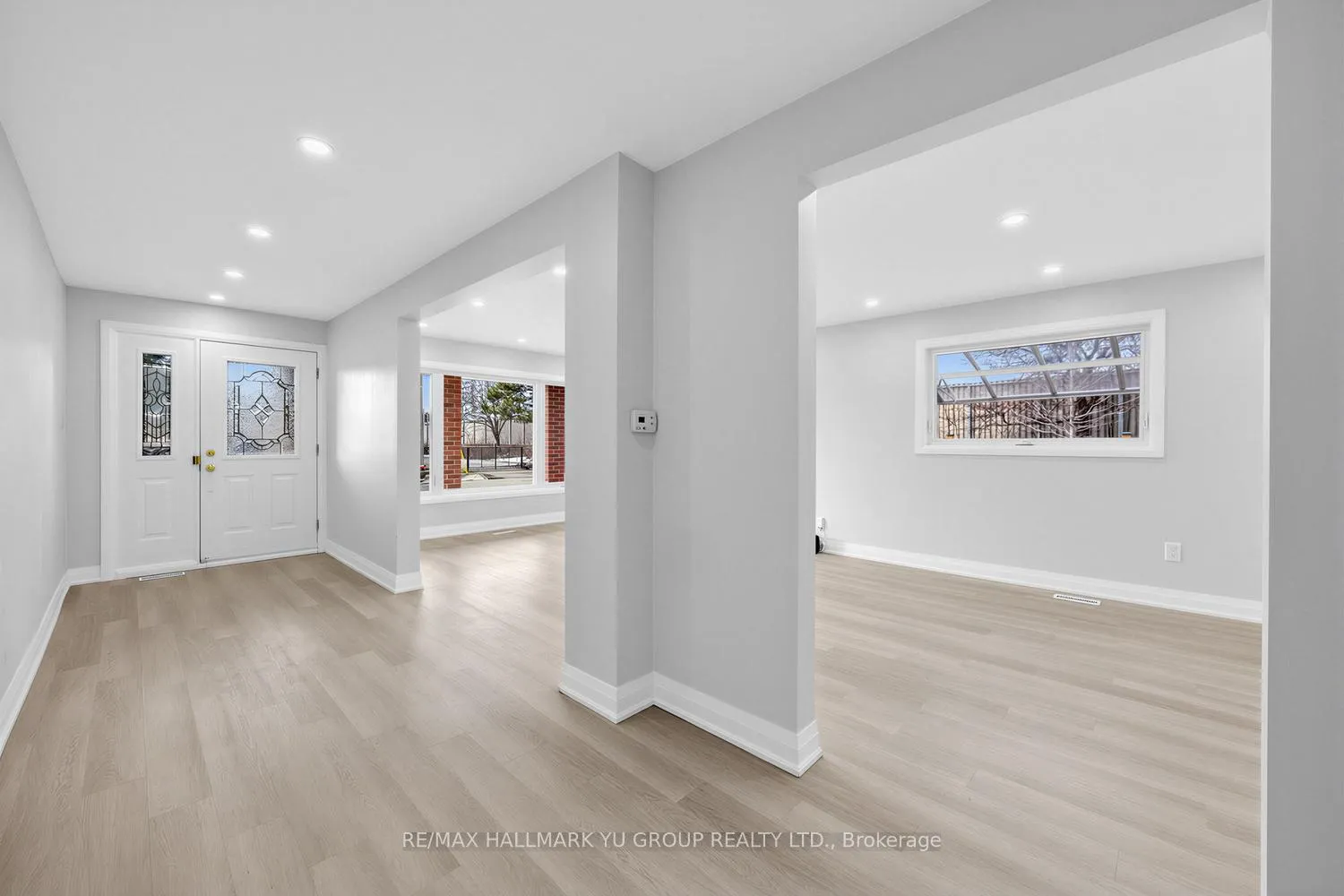 Photo 10 of 12 Pleasant View Drive, North York, Pleasant View — HOMEH