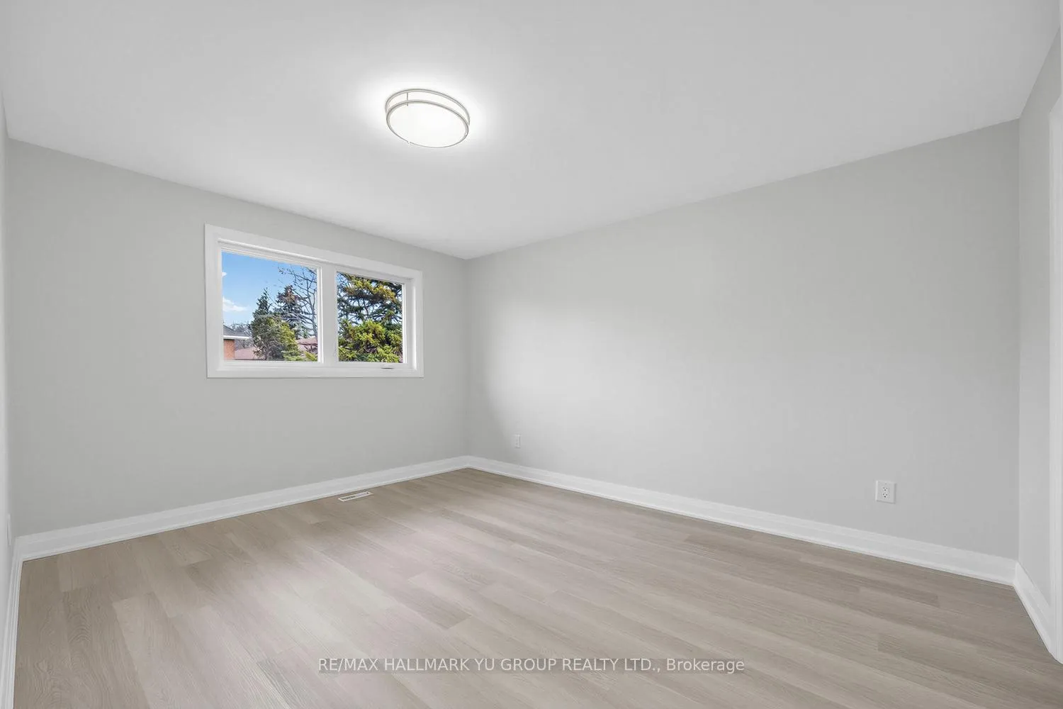Photo 17 of 12 Pleasant View Drive, North York, Pleasant View — HOMEH