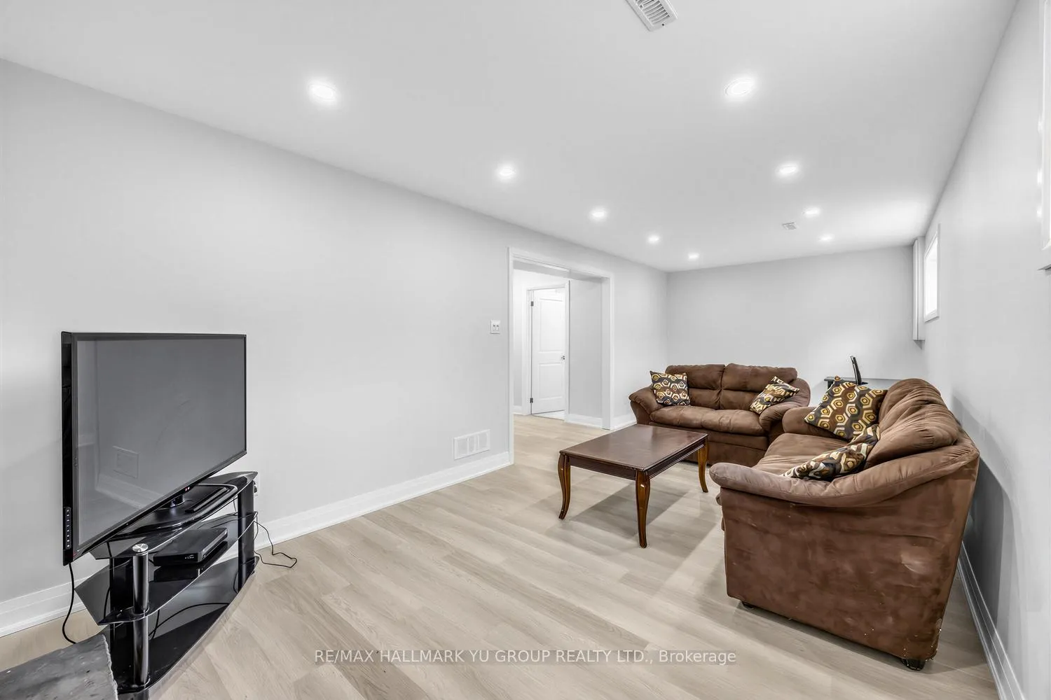 Photo 27 of 12 Pleasant View Drive, North York, Pleasant View — HOMEH