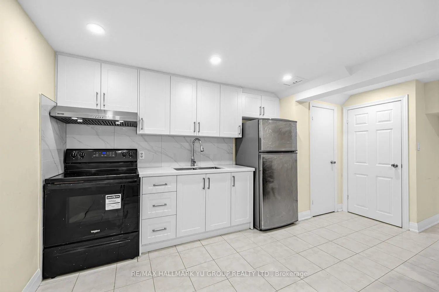 Photo 31 of 12 Pleasant View Drive, North York, Pleasant View — HOMEH
