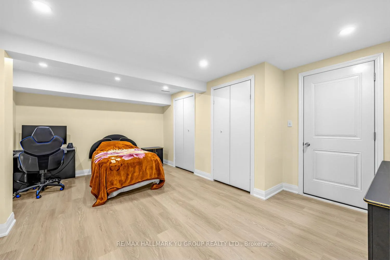 Photo 33 of 12 Pleasant View Drive, North York, Pleasant View — HOMEH
