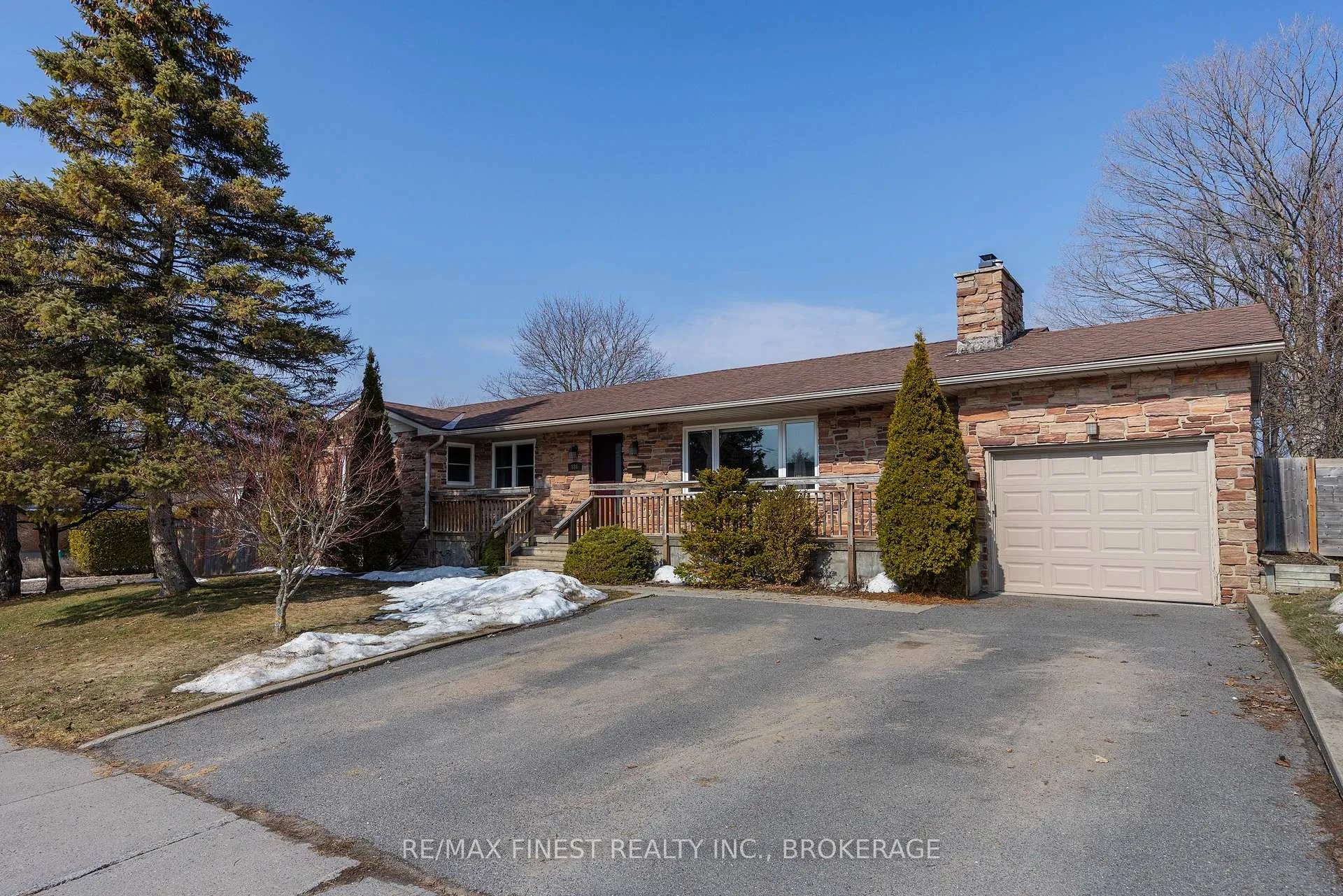 Photo 1 of 886 Pembridge Crescent, Kingston, South of Taylor-Kidd Blvd — HOMEH
