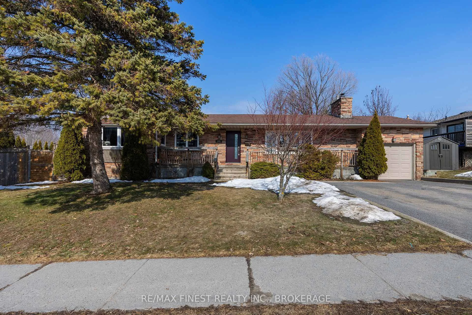 Photo 2 of 886 Pembridge Crescent, Kingston, South of Taylor-Kidd Blvd — HOMEH