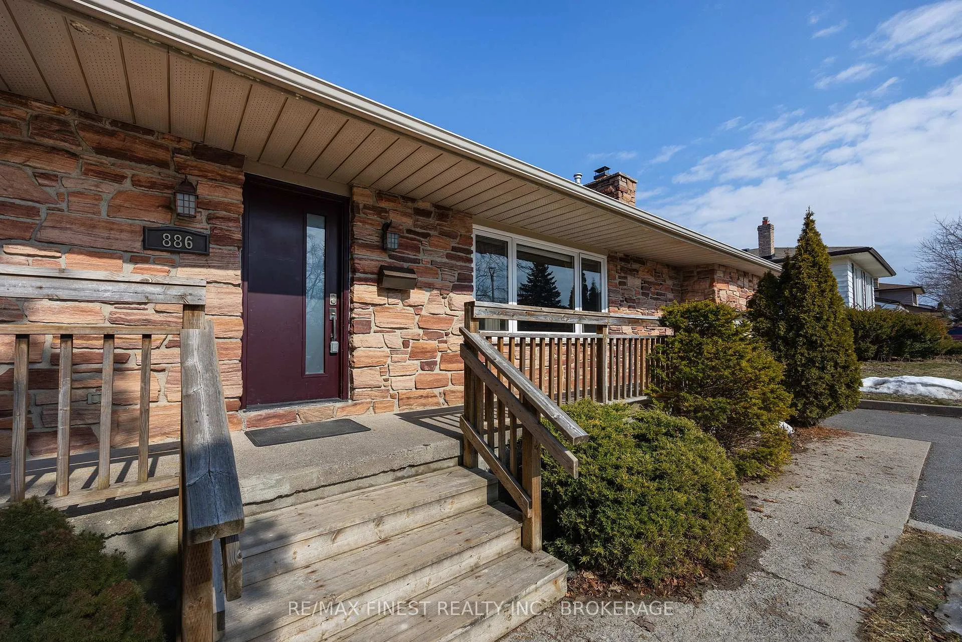 Photo 3 of 886 Pembridge Crescent, Kingston, South of Taylor-Kidd Blvd — HOMEH