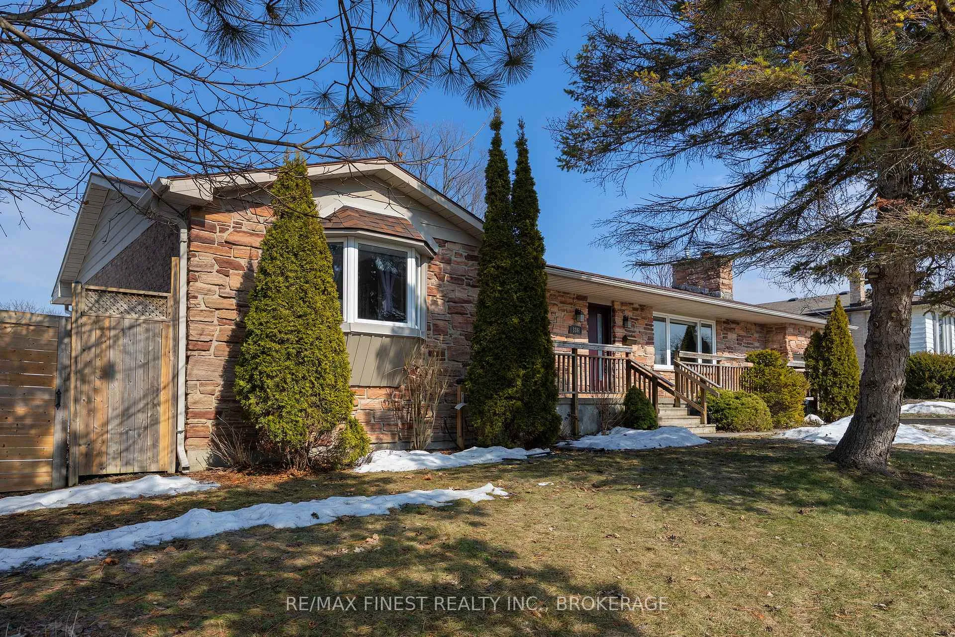 Photo 5 of 886 Pembridge Crescent, Kingston, South of Taylor-Kidd Blvd — HOMEH