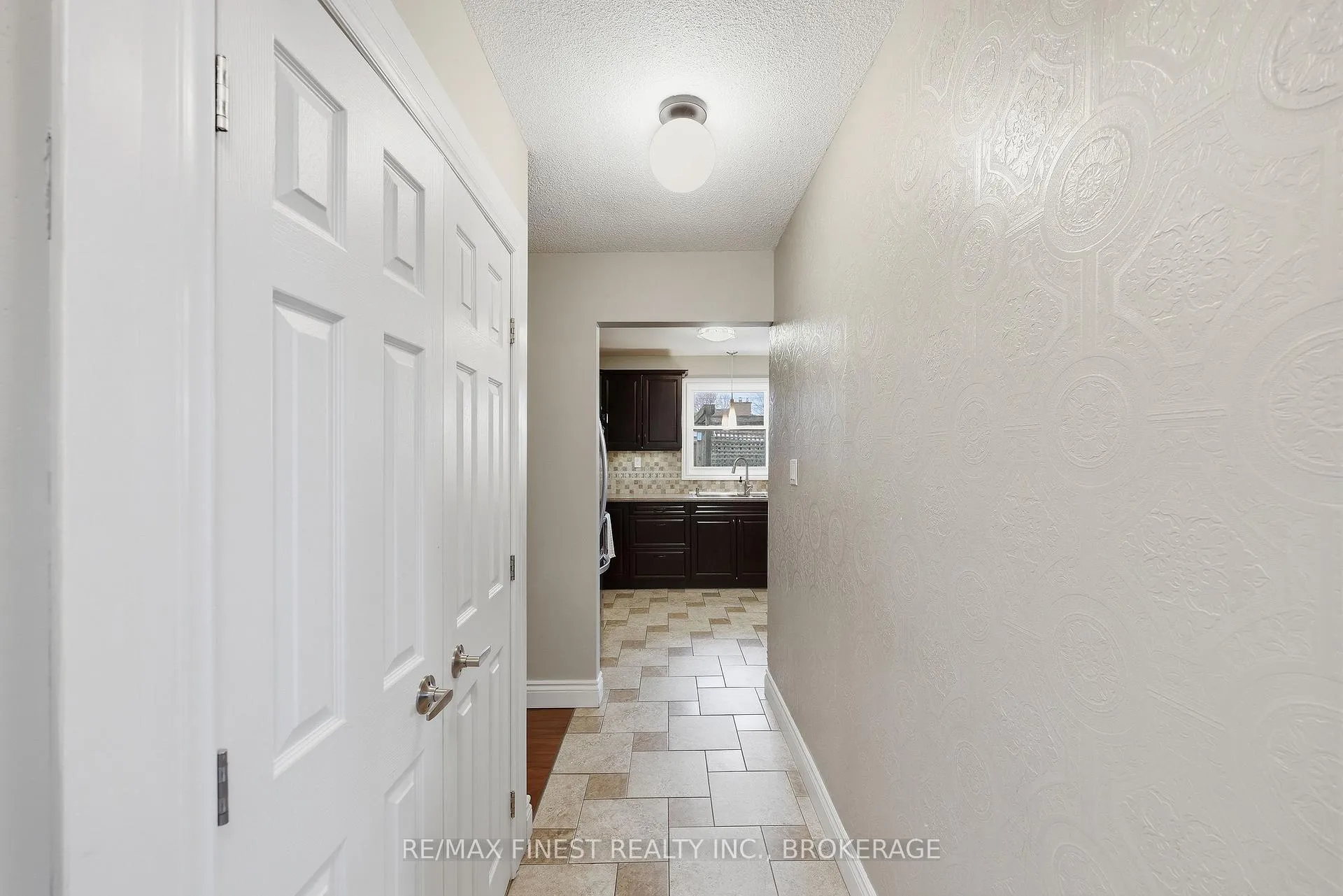 Photo 8 of 886 Pembridge Crescent, Kingston, South of Taylor-Kidd Blvd — HOMEH