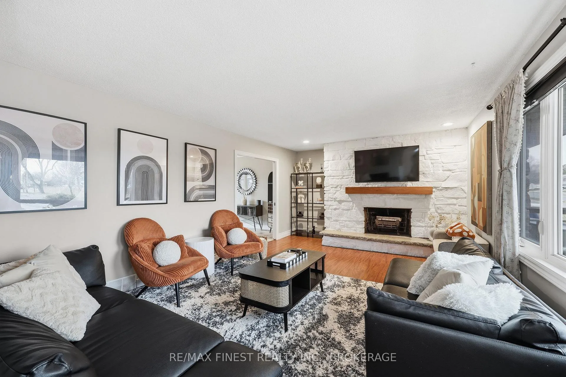 Photo 9 of 886 Pembridge Crescent, Kingston, South of Taylor-Kidd Blvd — HOMEH