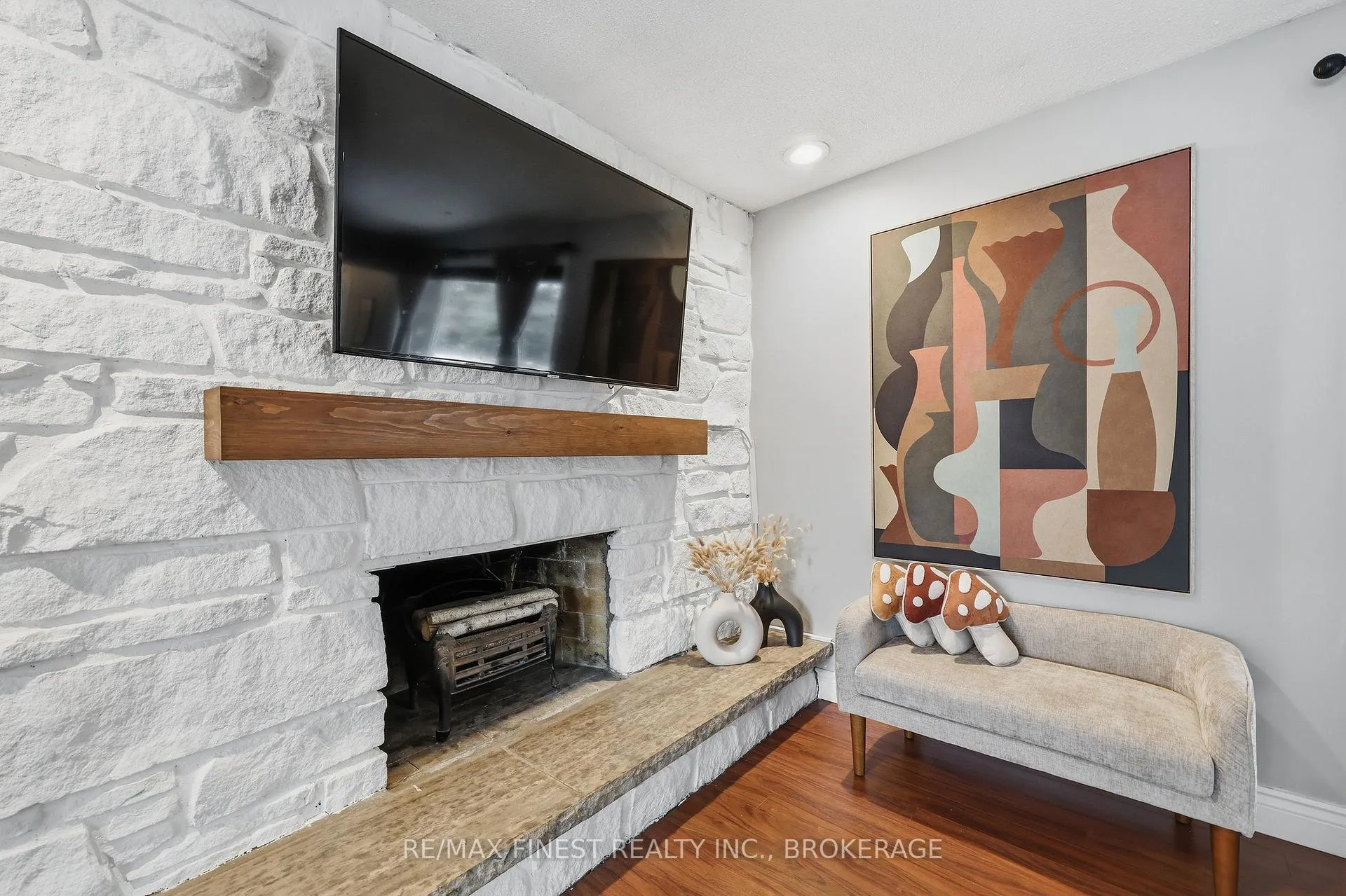 Photo 11 of 886 Pembridge Crescent, Kingston, South of Taylor-Kidd Blvd — HOMEH