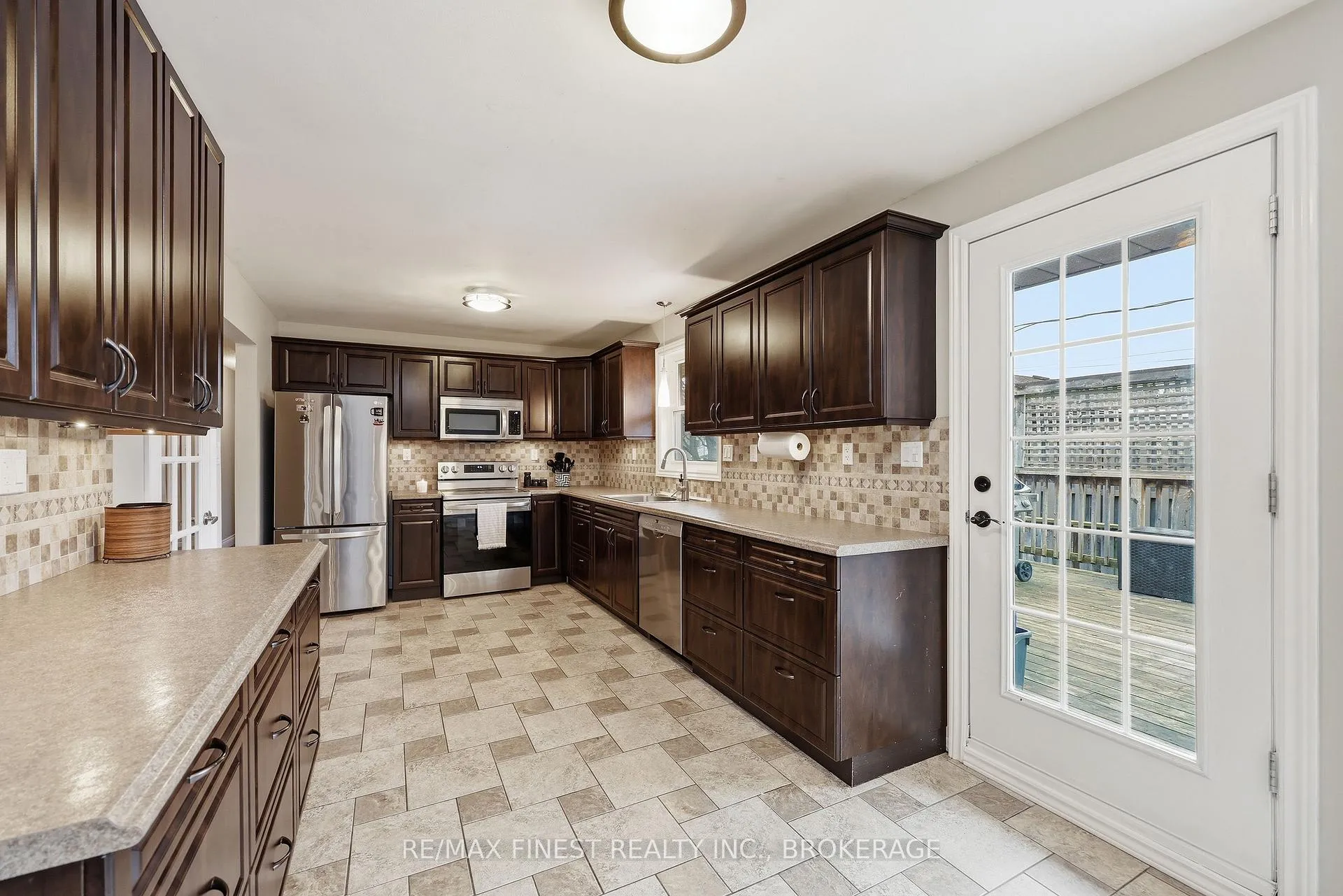 Photo 16 of 886 Pembridge Crescent, Kingston, South of Taylor-Kidd Blvd — HOMEH