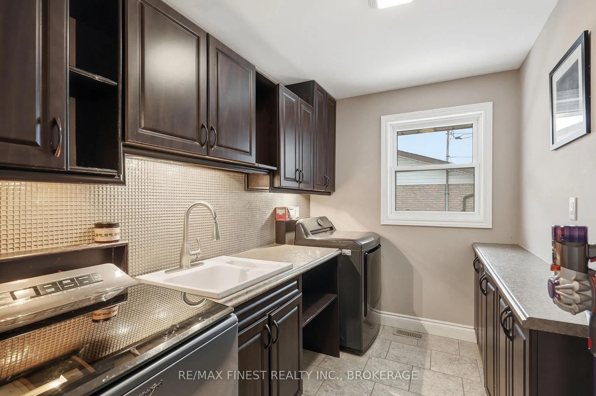 Photo 20 of 886 Pembridge Crescent, Kingston, South of Taylor-Kidd Blvd — HOMEH