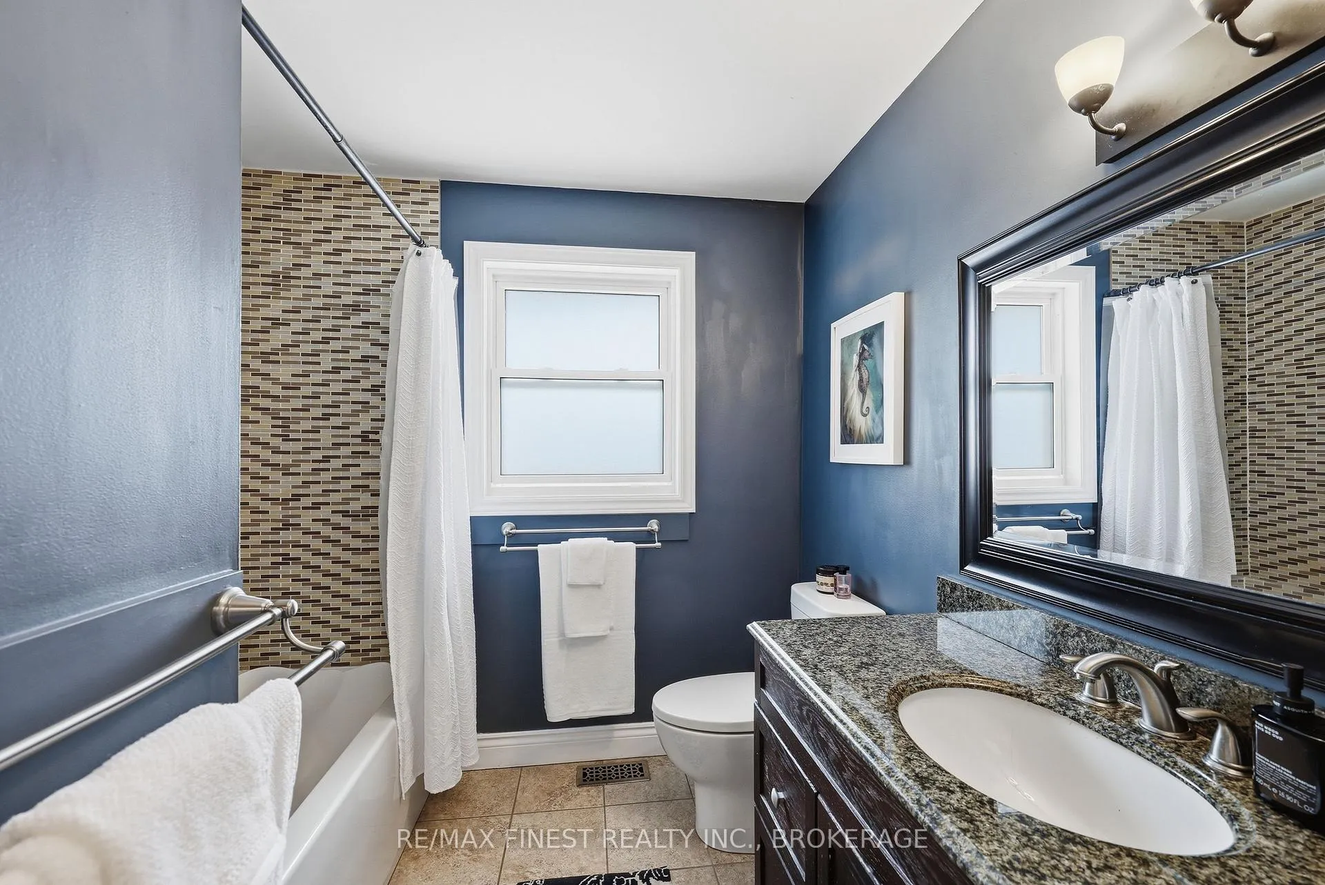 Photo 25 of 886 Pembridge Crescent, Kingston, South of Taylor-Kidd Blvd — HOMEH