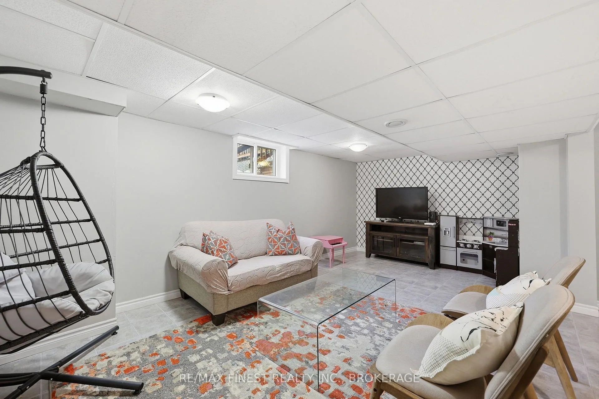 Photo 35 of 886 Pembridge Crescent, Kingston, South of Taylor-Kidd Blvd — HOMEH