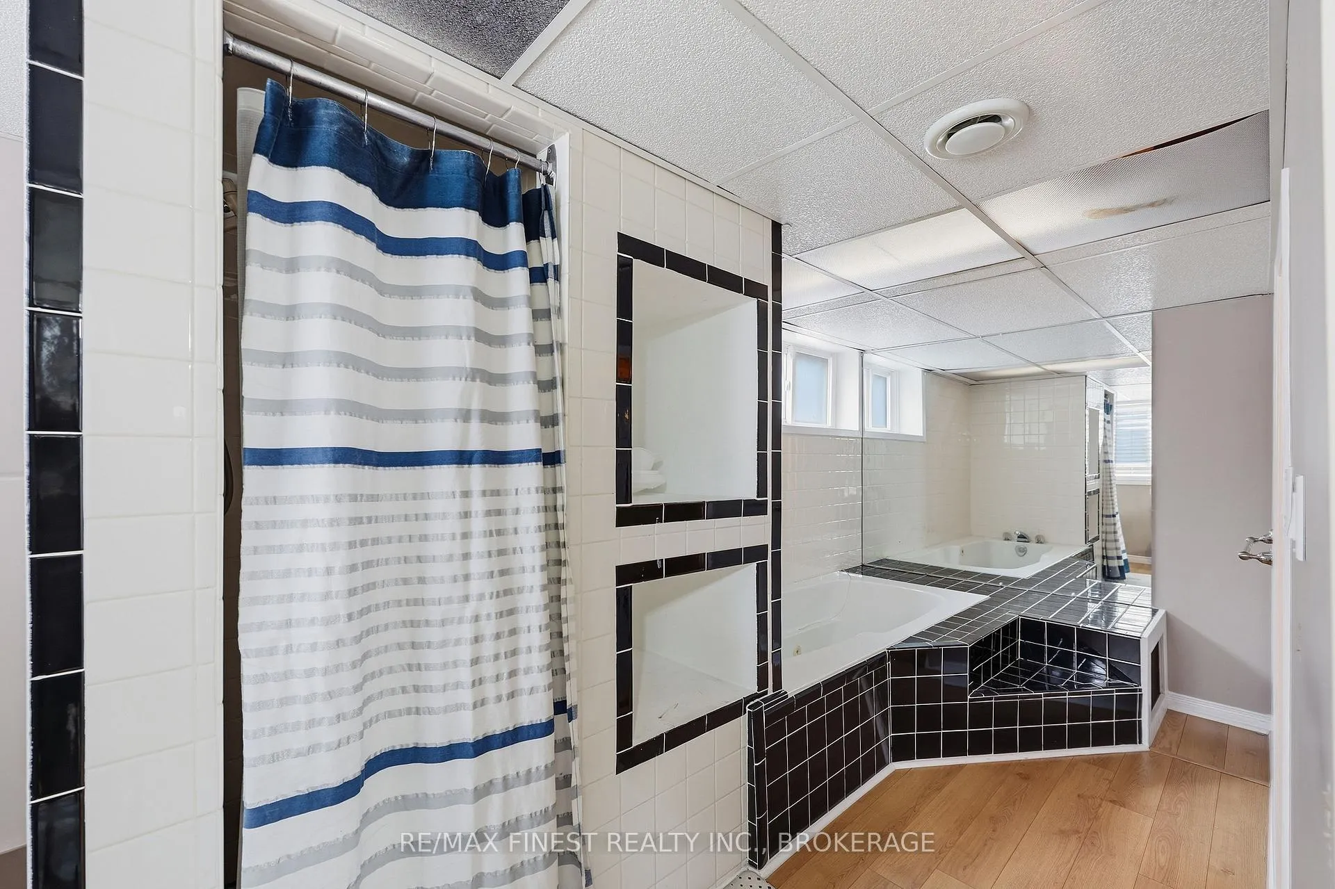 Photo 40 of 886 Pembridge Crescent, Kingston, South of Taylor-Kidd Blvd — HOMEH