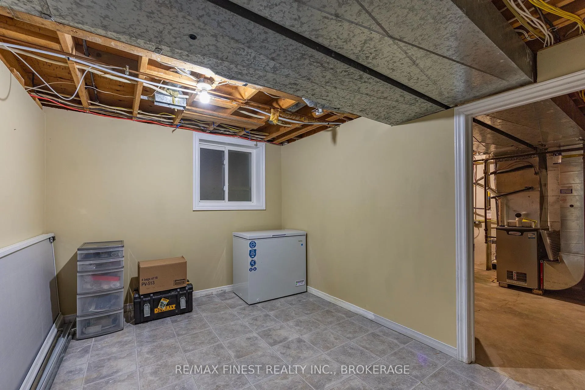 Photo 44 of 886 Pembridge Crescent, Kingston, South of Taylor-Kidd Blvd — HOMEH