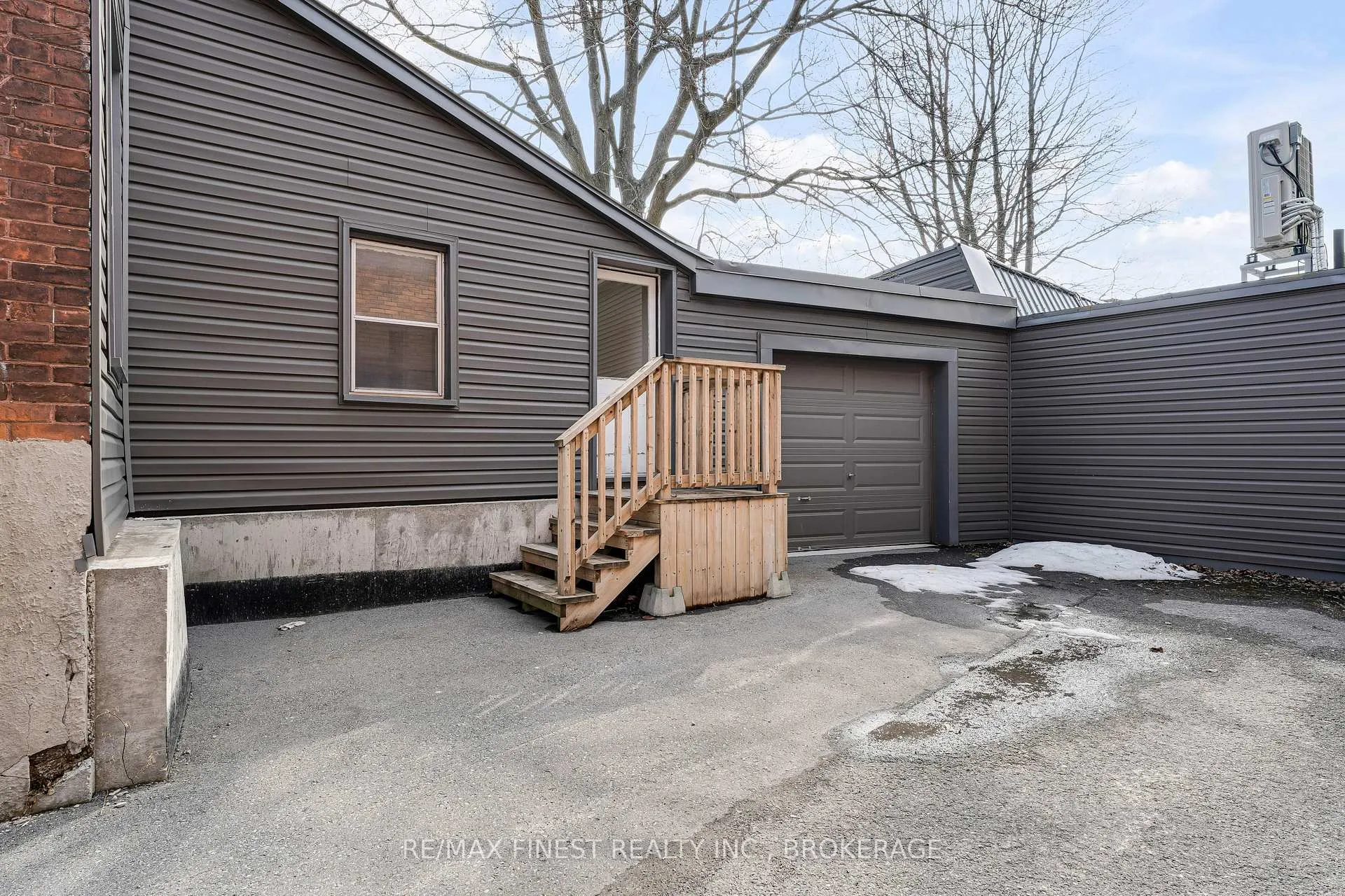 Photo 38 of 196 Ordnance Street, Kingston, East of Sir John A. Blvd — HOMEH