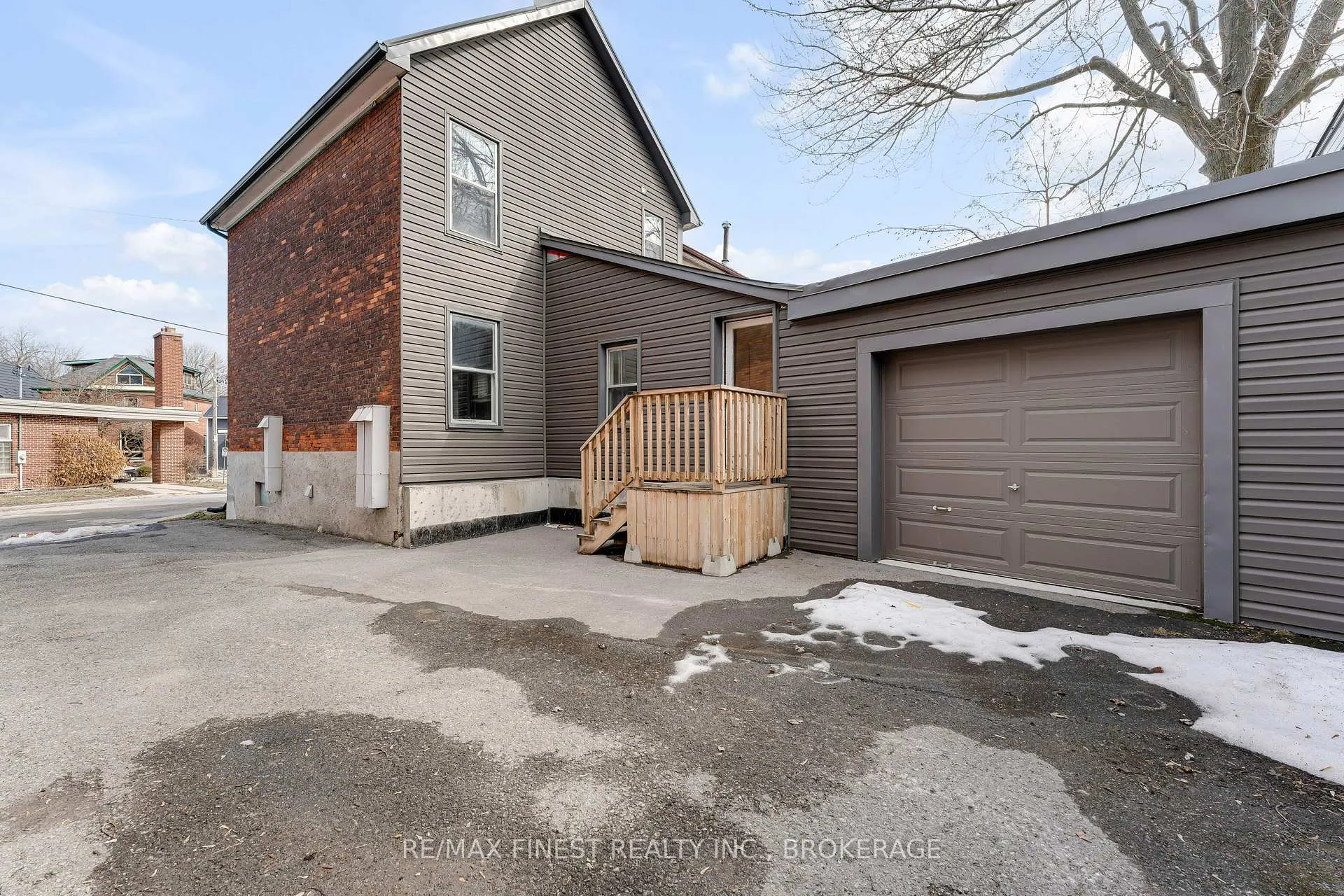 Photo 39 of 196 Ordnance Street, Kingston, East of Sir John A. Blvd — HOMEH