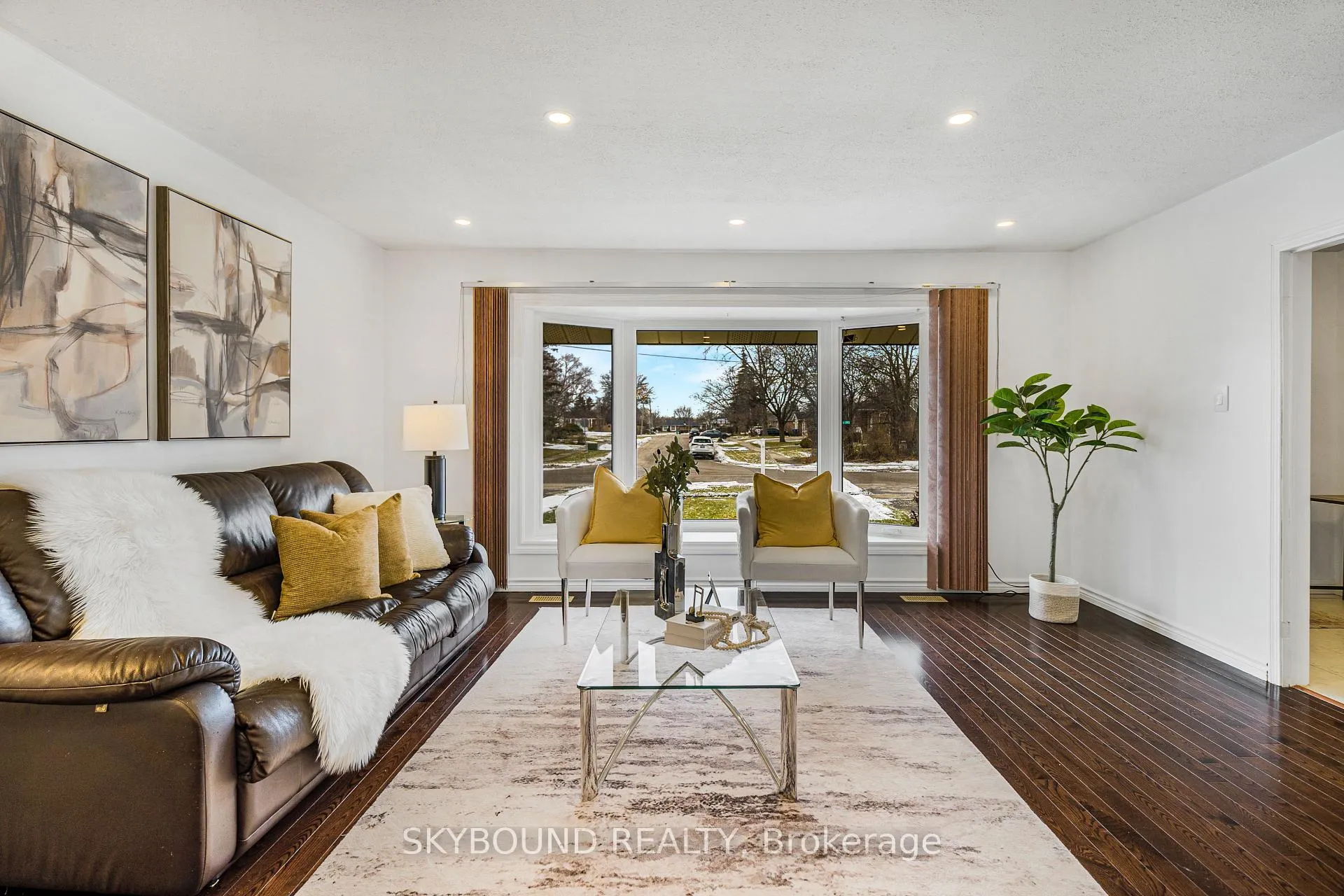 Photo 1 of 11 Addington Crescent, Brampton, Avondale — HOMEH