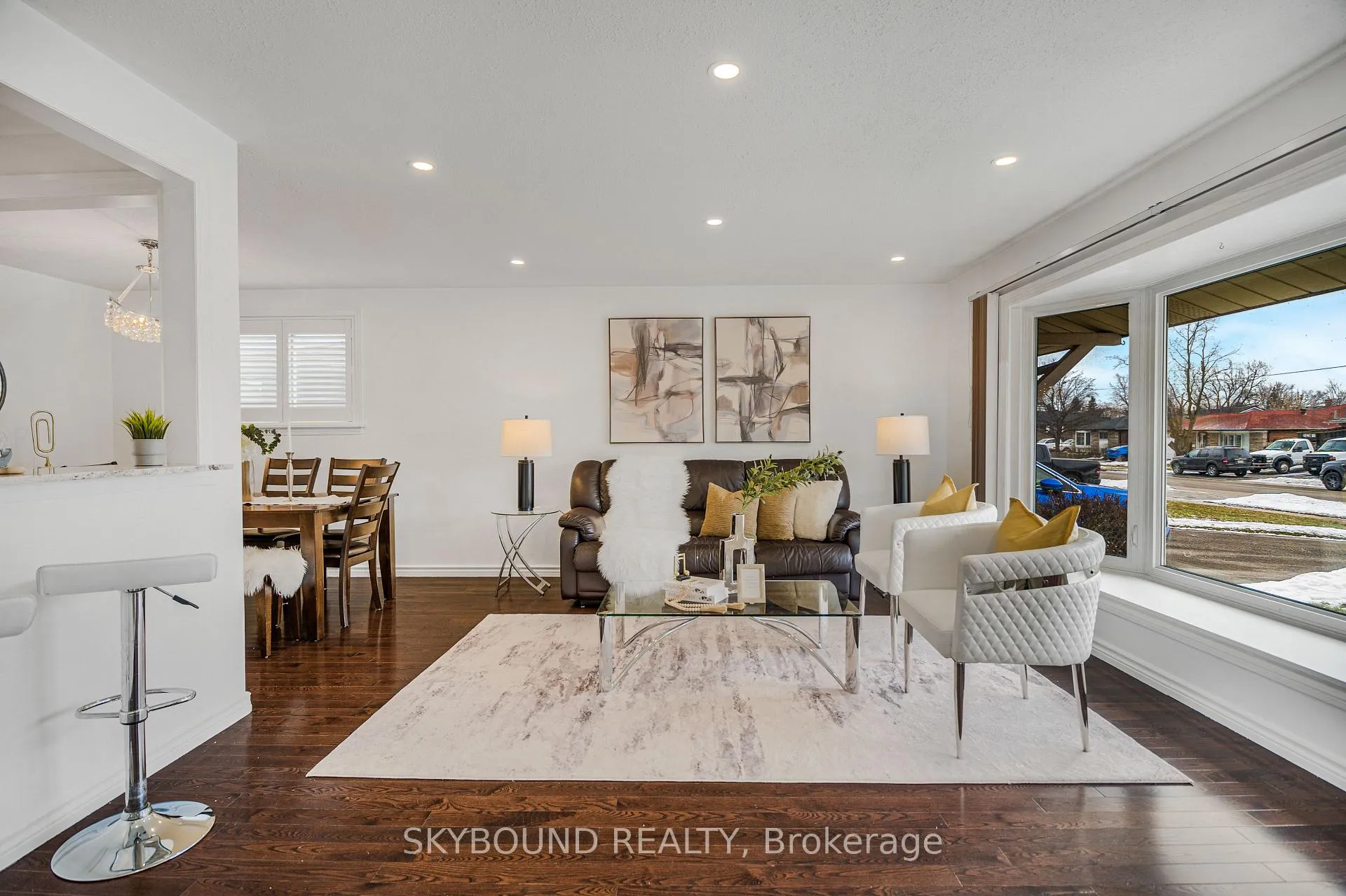 Photo 2 of 11 Addington Crescent, Brampton, Avondale — HOMEH