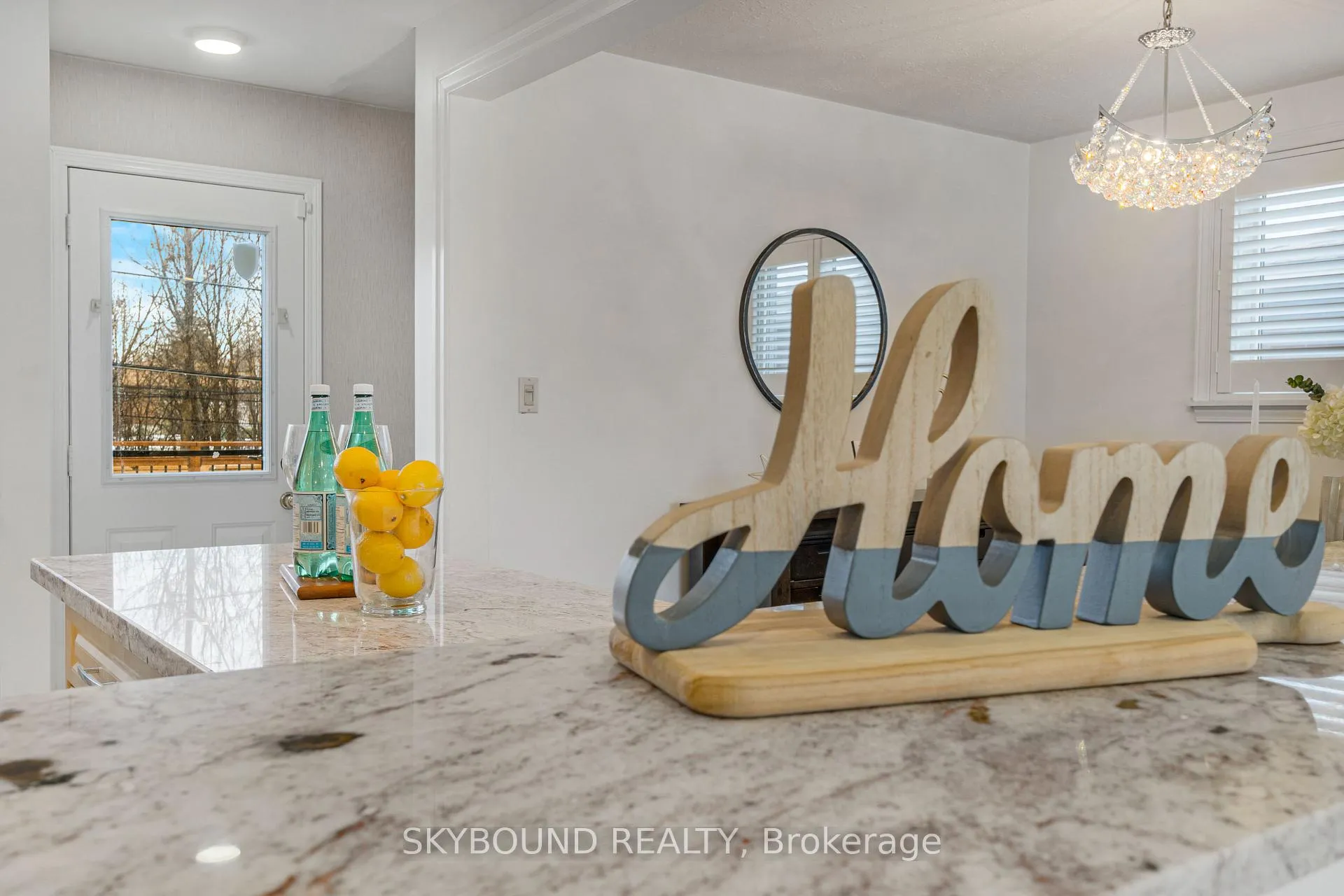 Photo 3 of 11 Addington Crescent, Brampton, Avondale — HOMEH