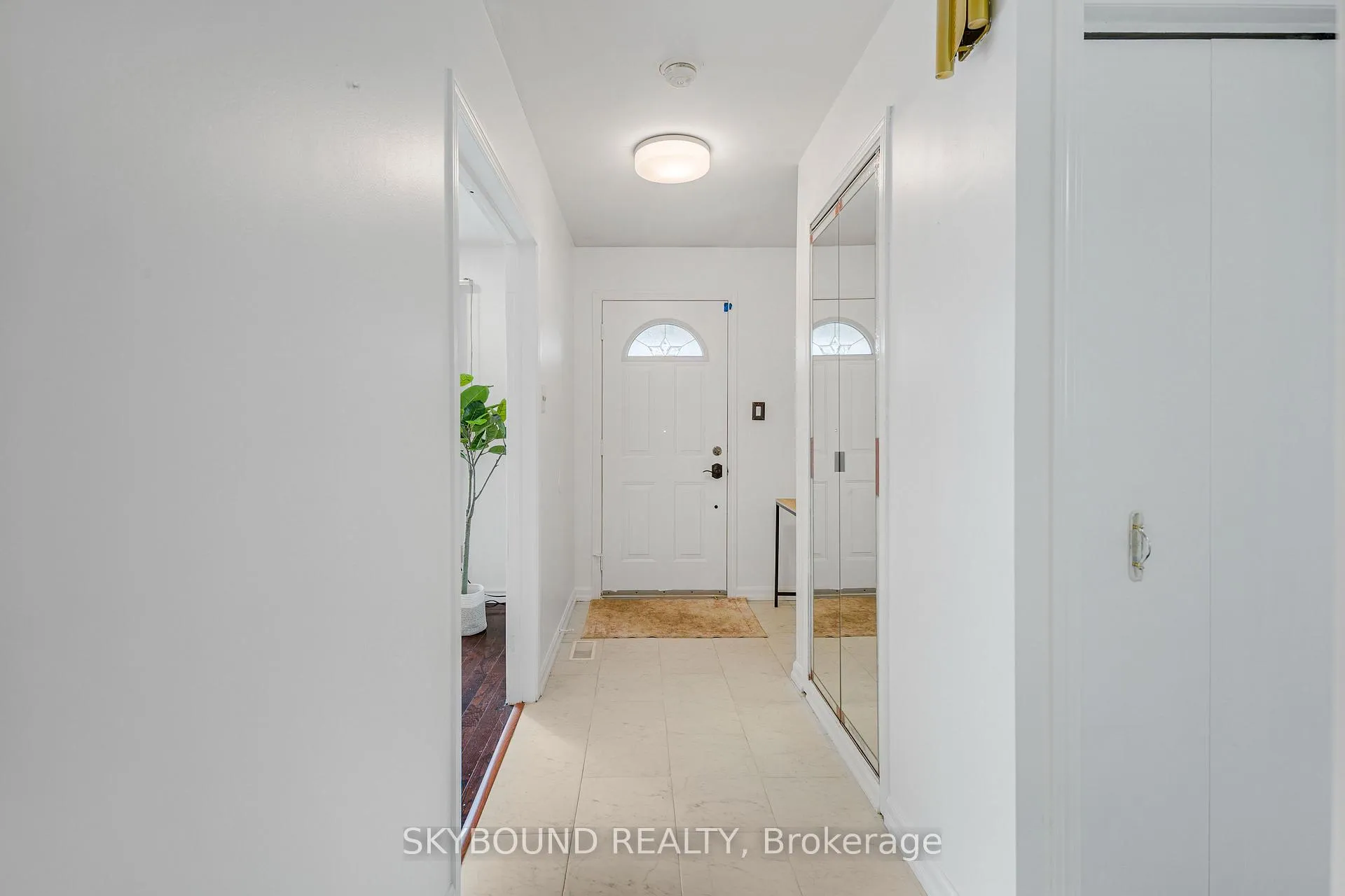 Photo 6 of 11 Addington Crescent, Brampton, Avondale — HOMEH