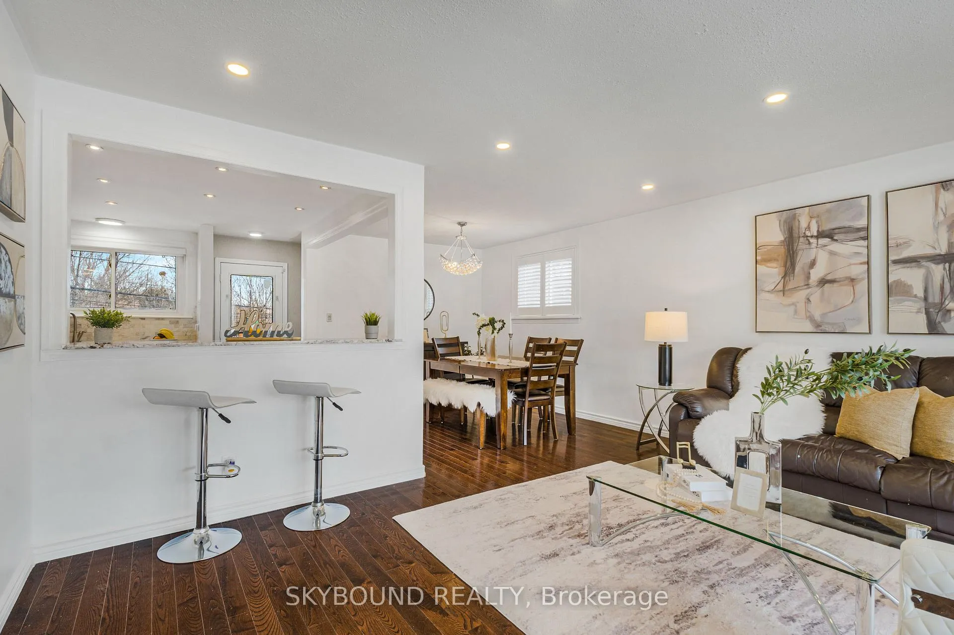 Photo 8 of 11 Addington Crescent, Brampton, Avondale — HOMEH