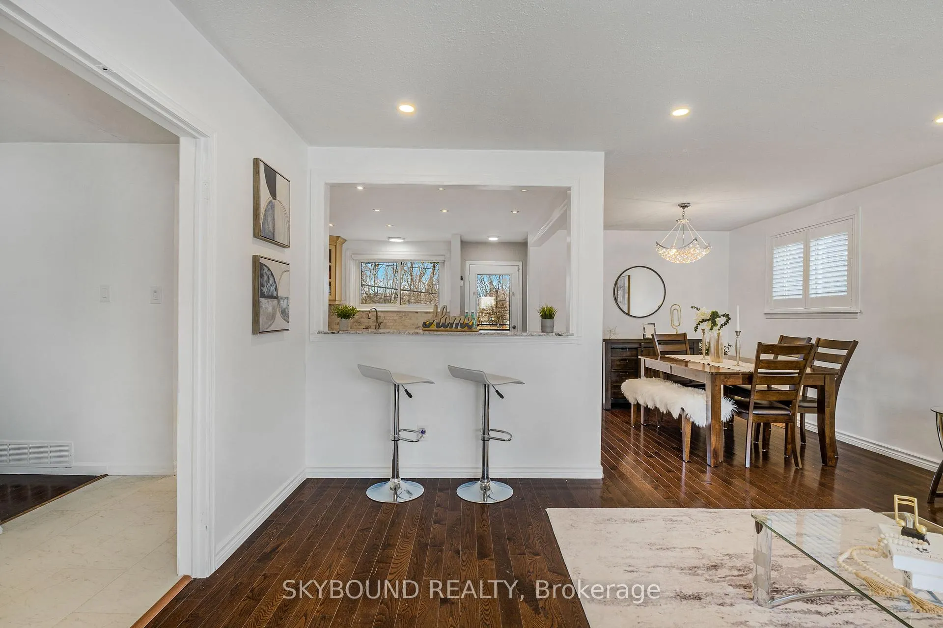 Photo 9 of 11 Addington Crescent, Brampton, Avondale — HOMEH