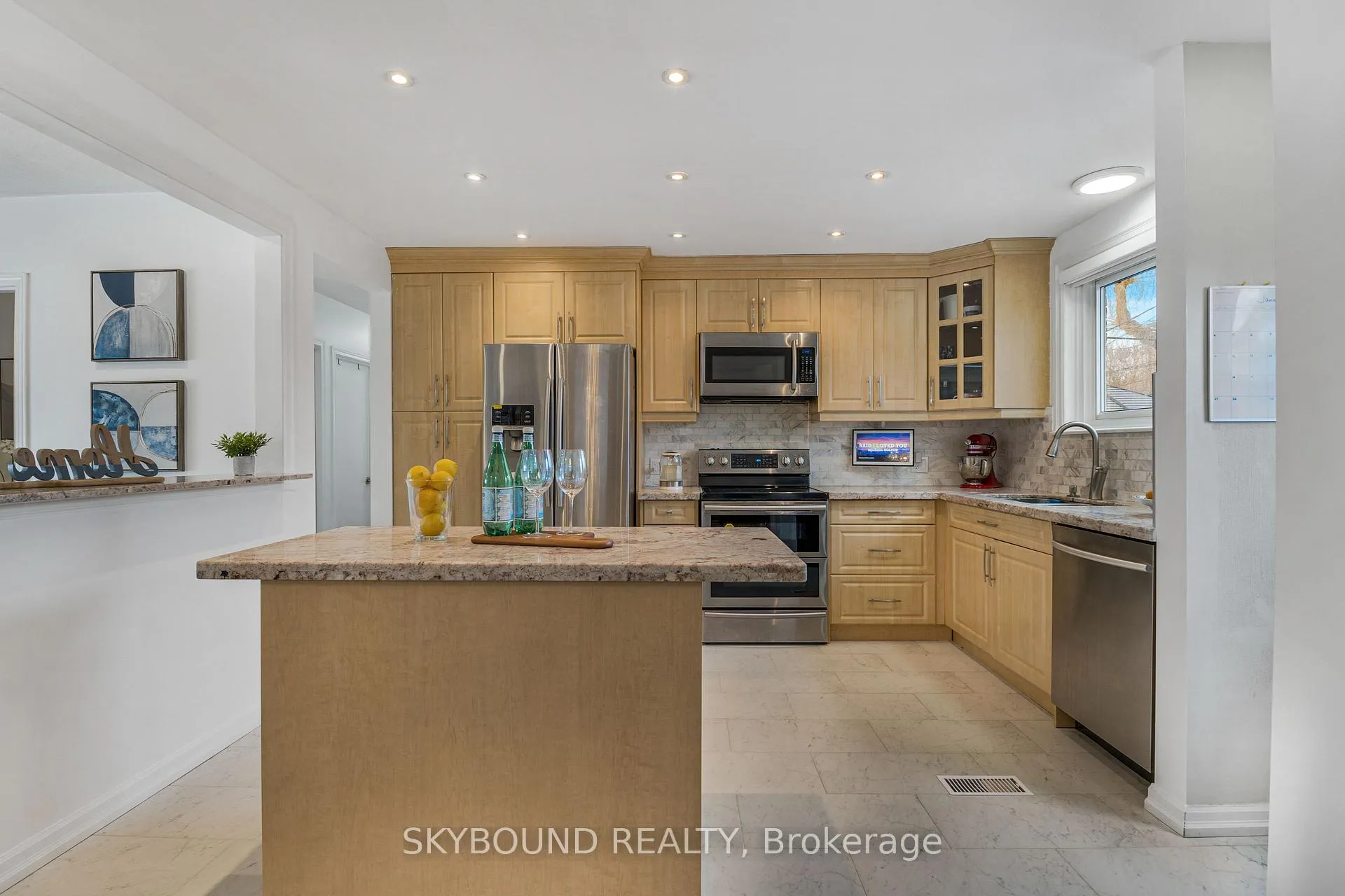 Photo 10 of 11 Addington Crescent, Brampton, Avondale — HOMEH