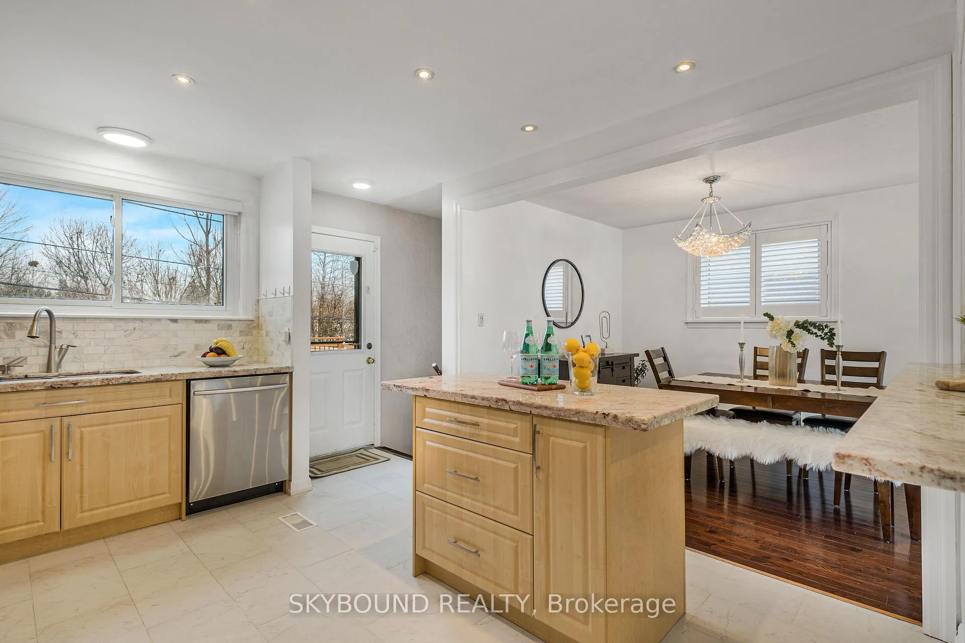 Photo 12 of 11 Addington Crescent, Brampton, Avondale — HOMEH