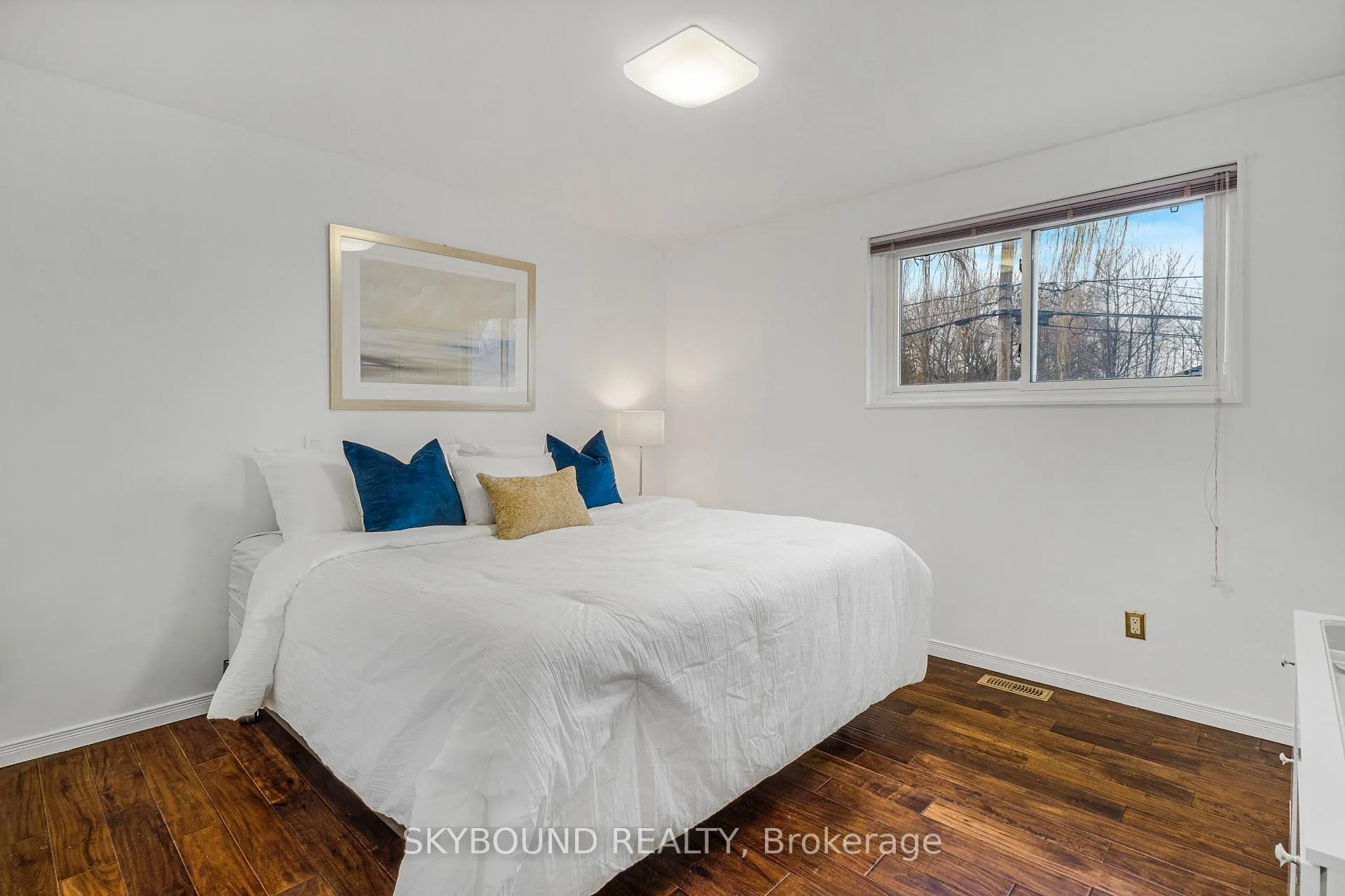 Photo 16 of 11 Addington Crescent, Brampton, Avondale — HOMEH