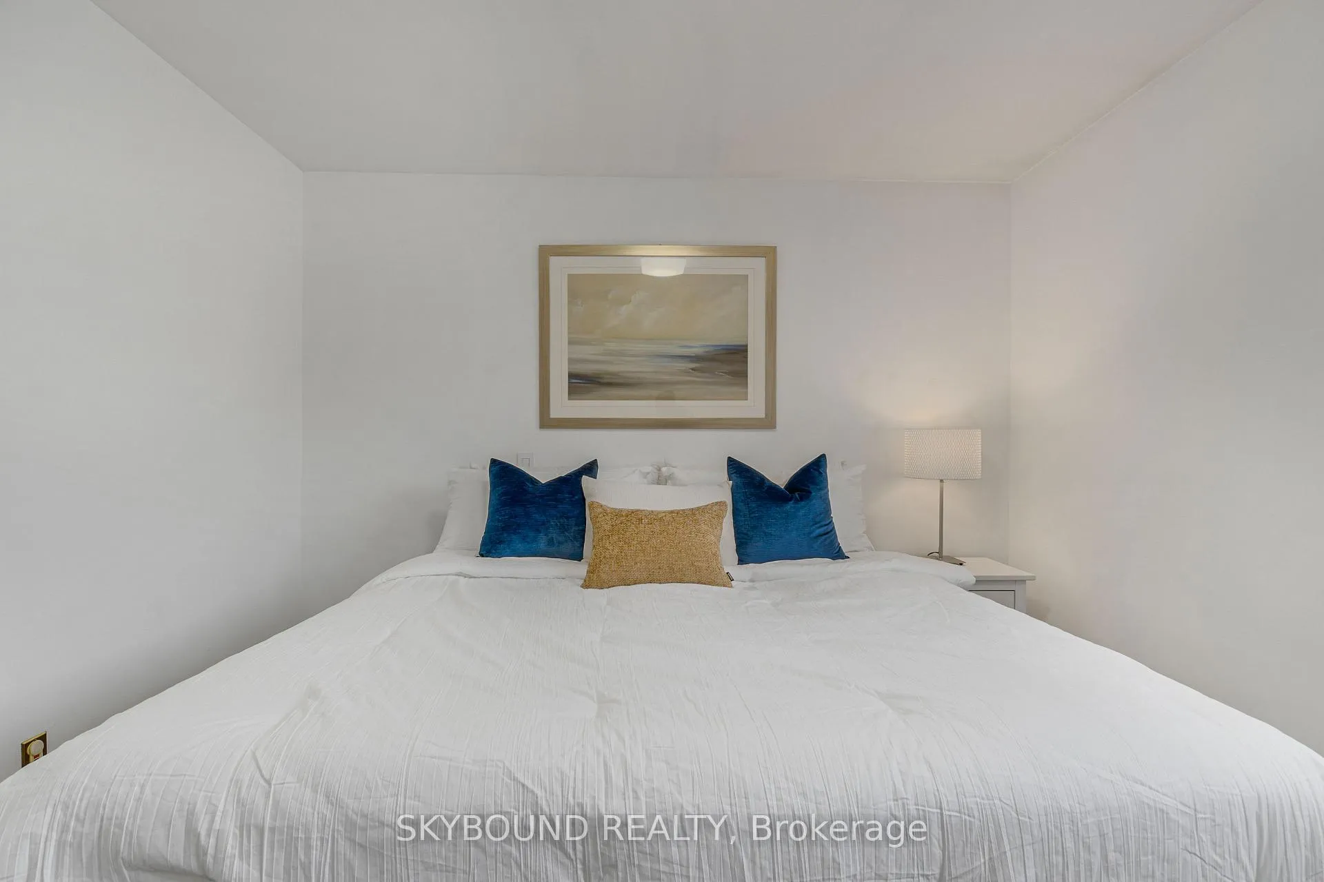 Photo 17 of 11 Addington Crescent, Brampton, Avondale — HOMEH