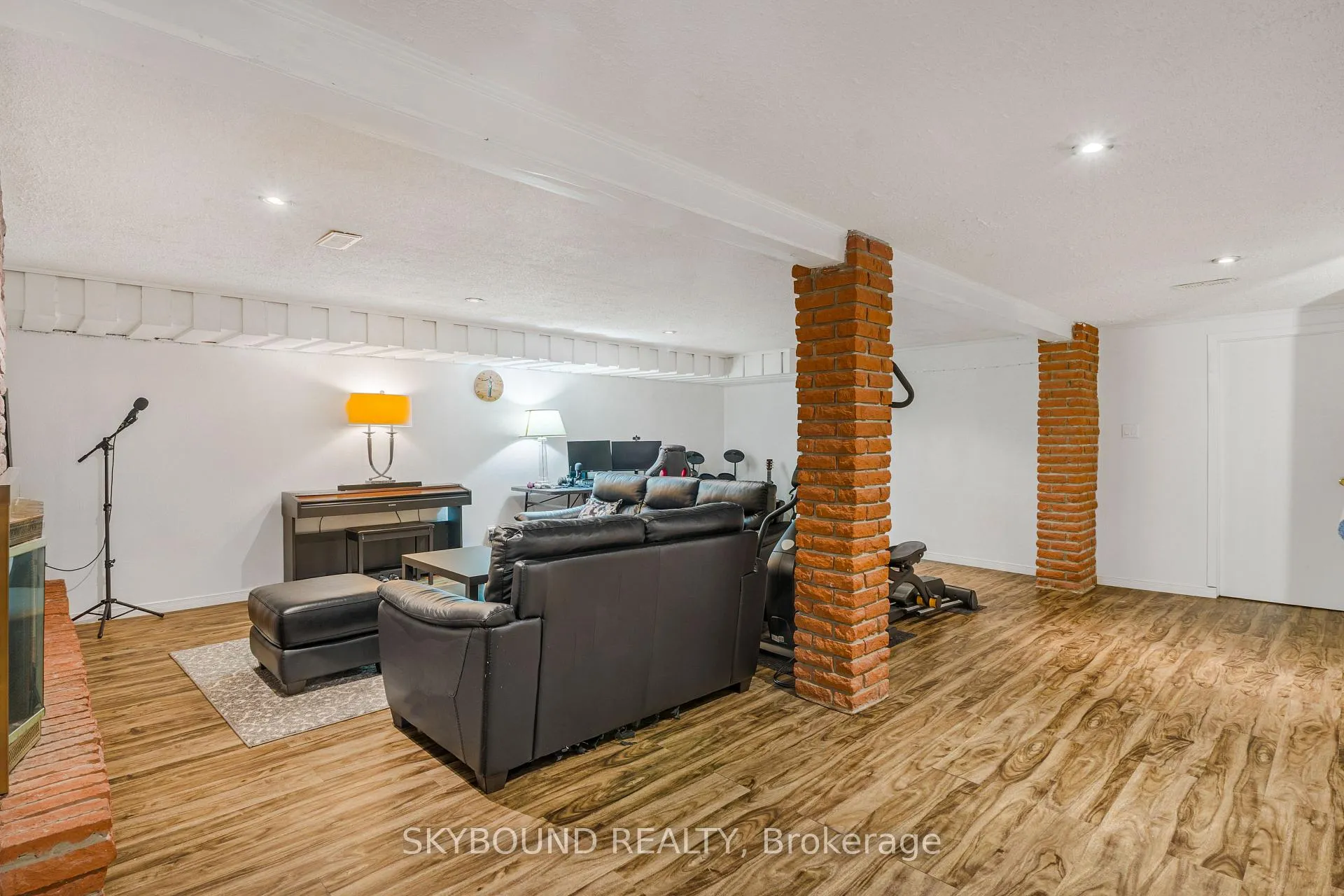 Photo 32 of 11 Addington Crescent, Brampton, Avondale — HOMEH
