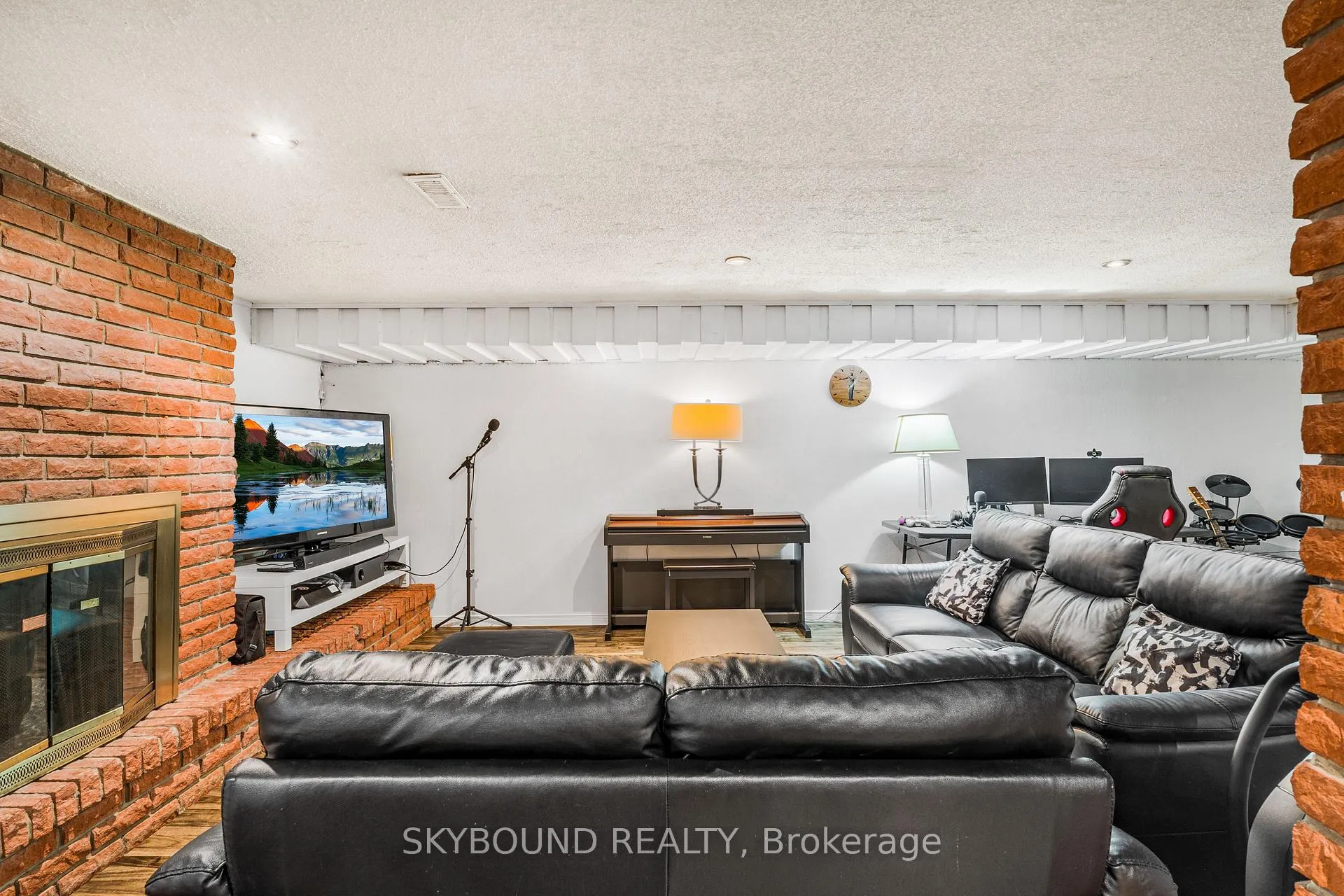 Photo 33 of 11 Addington Crescent, Brampton, Avondale — HOMEH