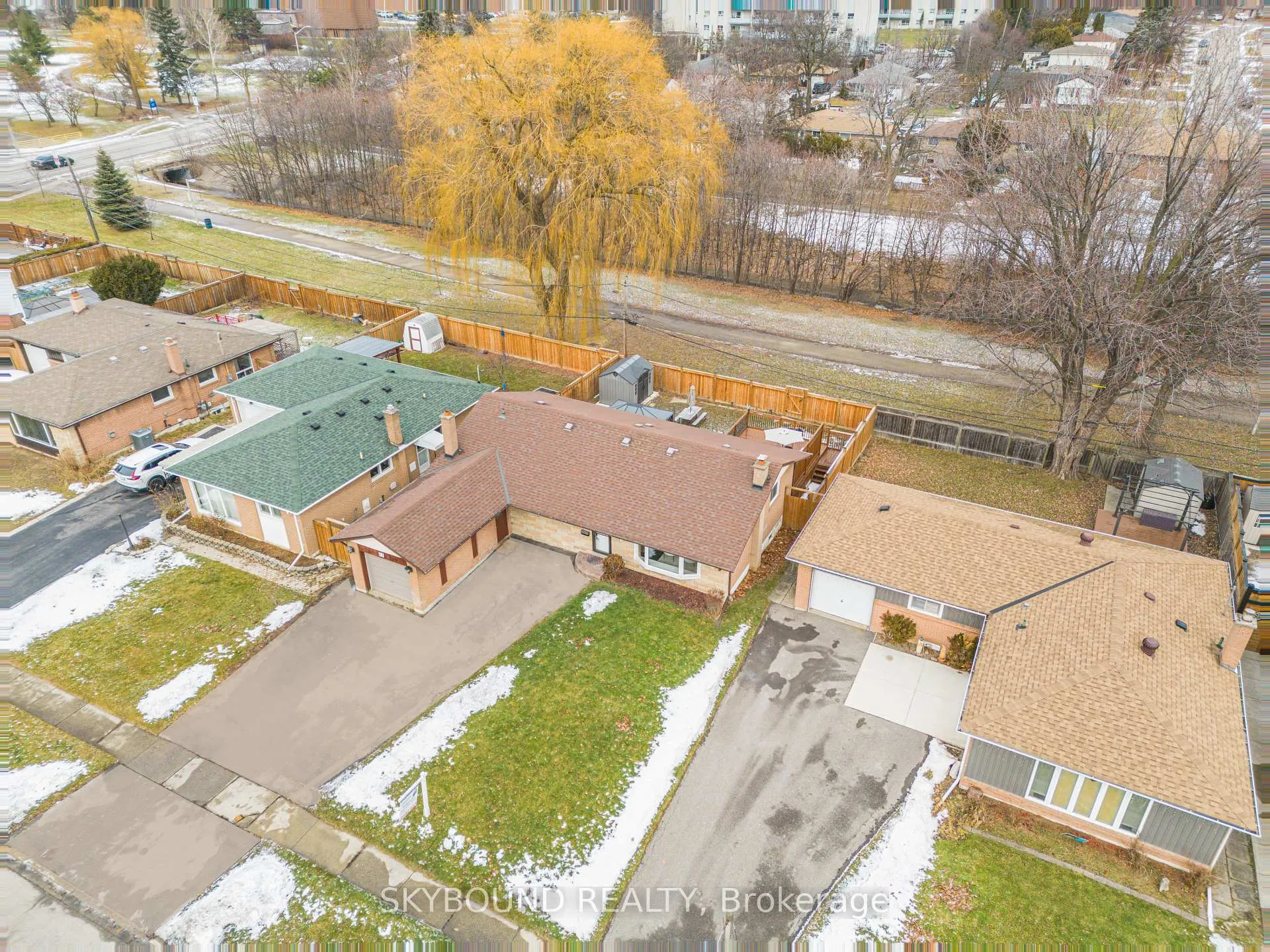 Photo 38 of 11 Addington Crescent, Brampton, Avondale — HOMEH