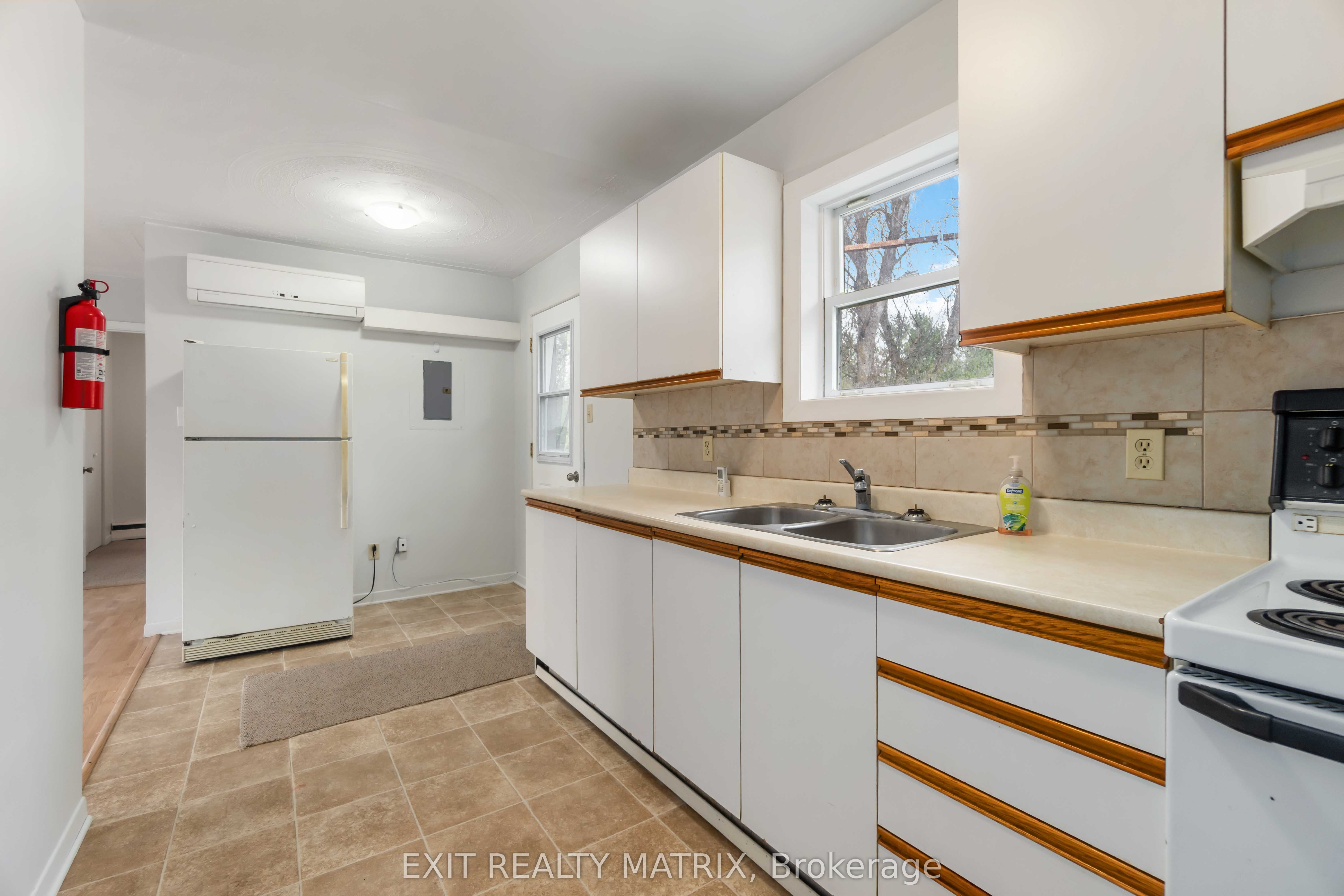 Photo 5 of Unit 2, 2039 County Rd 44, Edwardsburgh/Cardinal, Edwardsburgh/Cardinal Twp — HOMEH