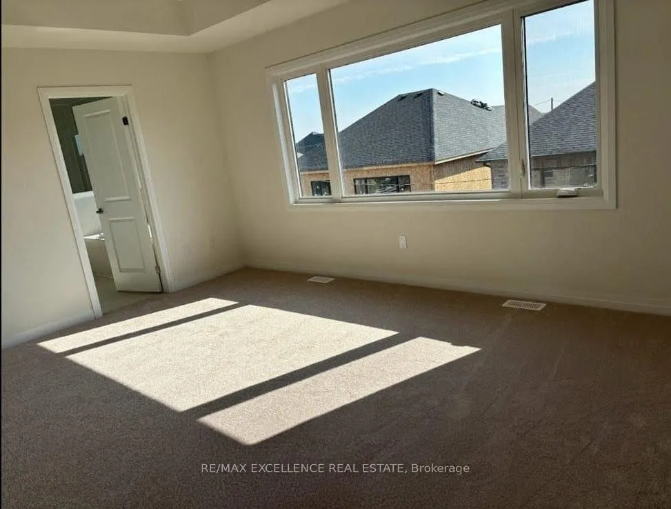 Photo 15 of 461 Robert Woolner Street S, North Dumfries — HOMEH